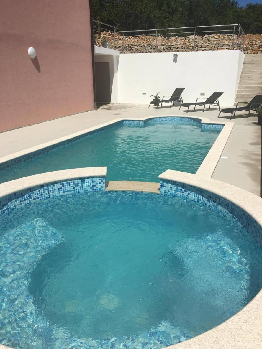 Three-Bedroom Apartment with Balcony and Sea View photo 3