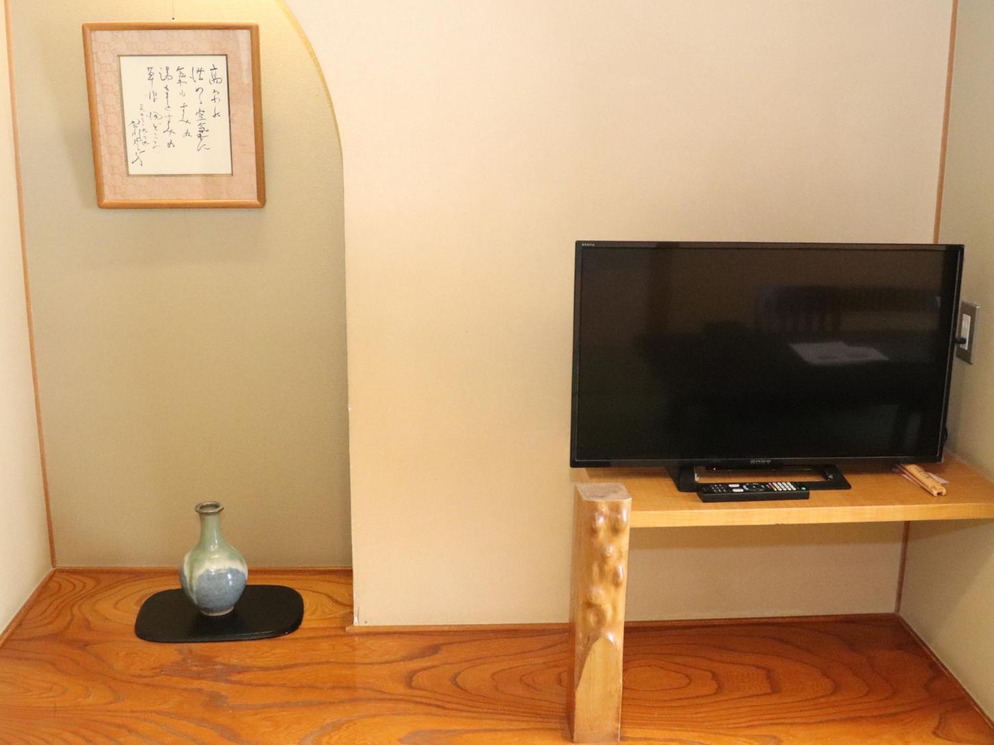 Japanese-style Room with 10 Tatami Non-Smoking + Buffet Dinner Included (View/Building Assigned on Arrival) - Photo 11