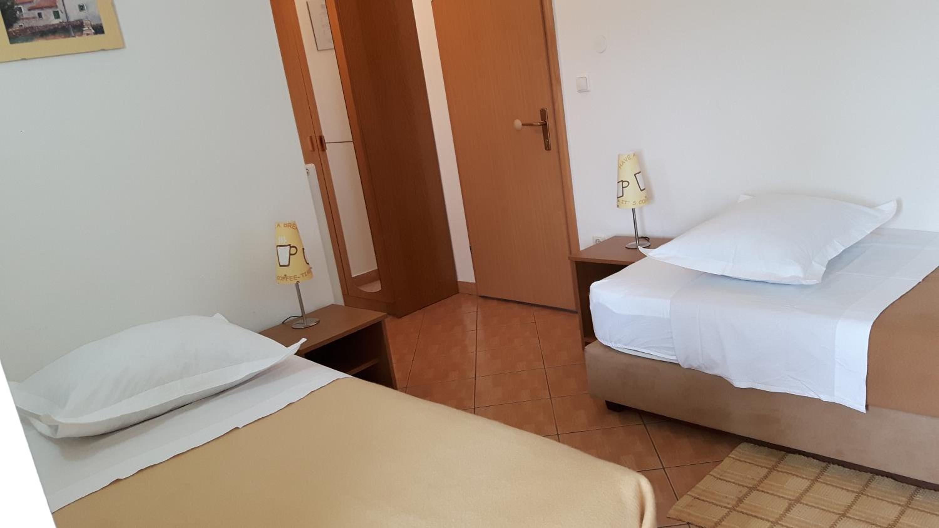 Double or Twin Room - Photo 7