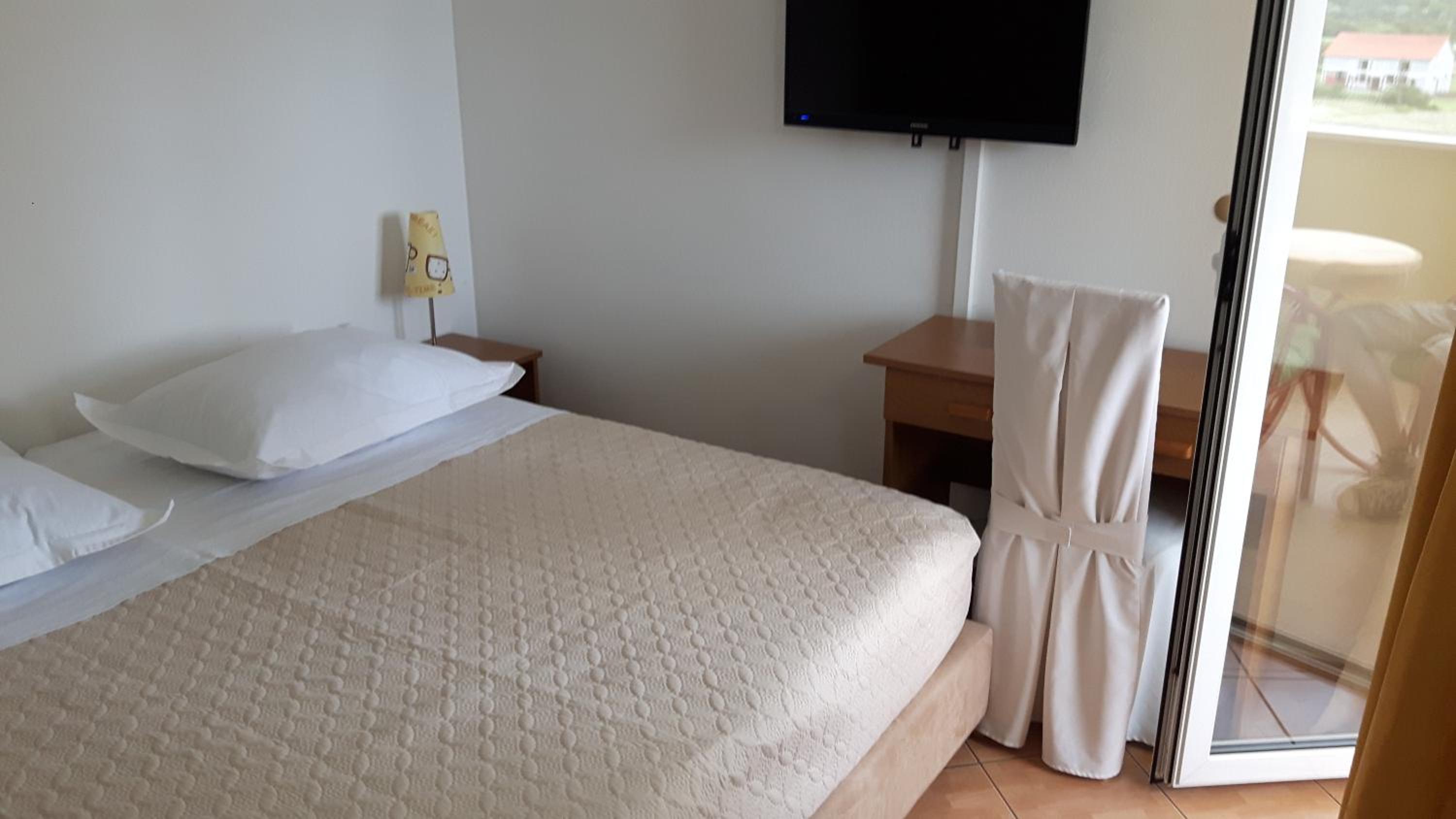Double or Twin Room - Photo 10