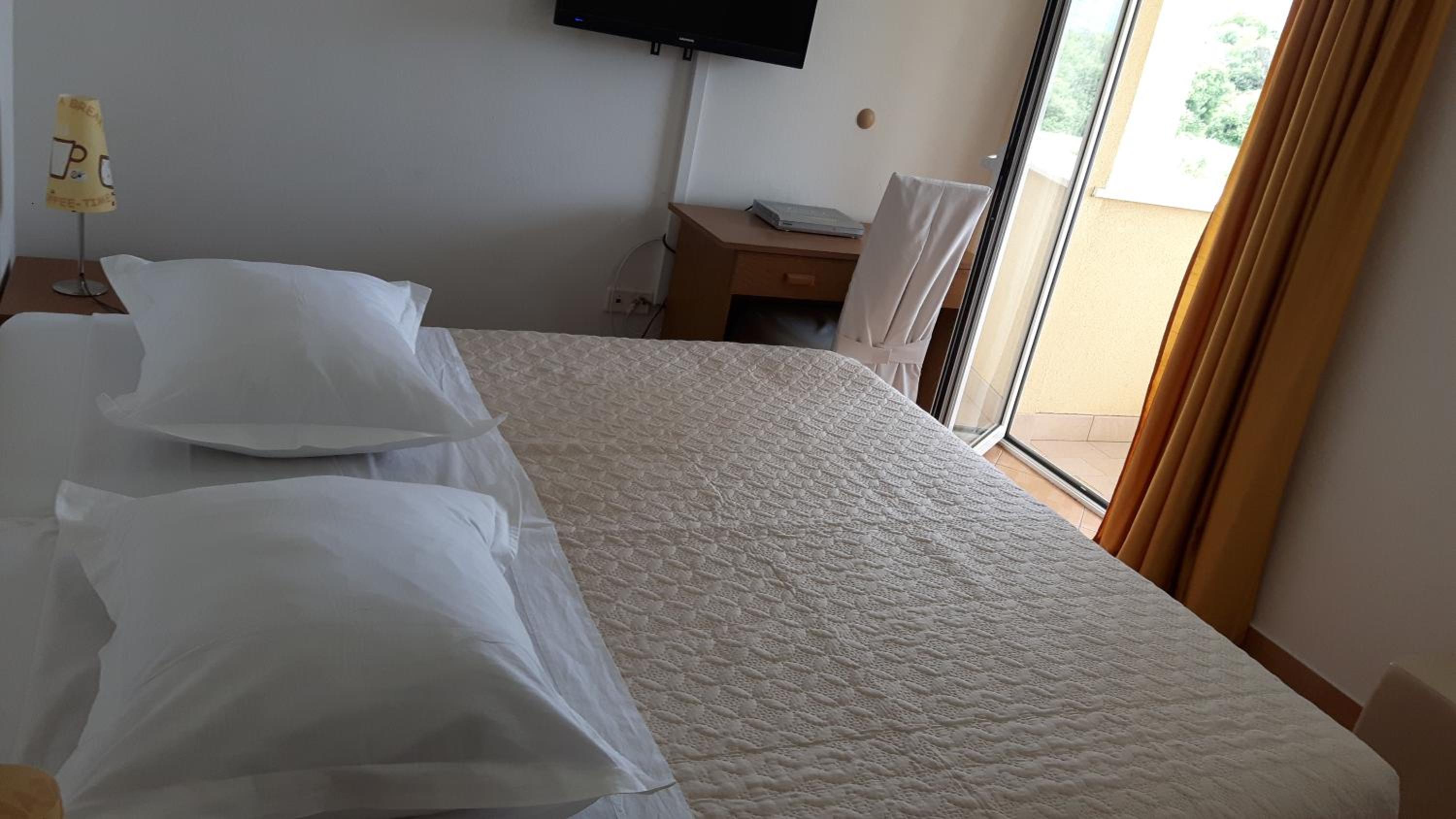 Double or Twin Room - Photo 11
