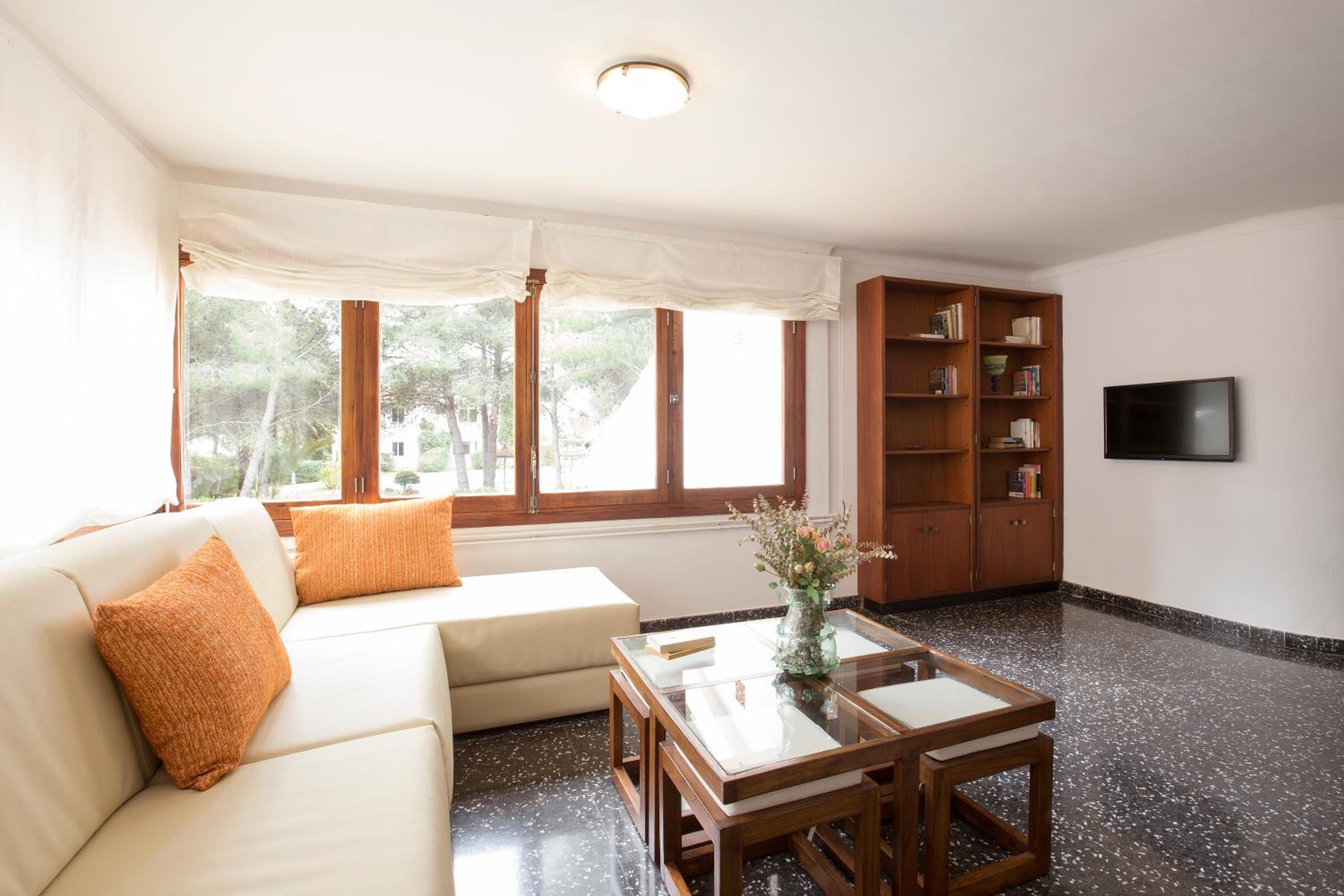 Five-Bedroom Villa photo 2