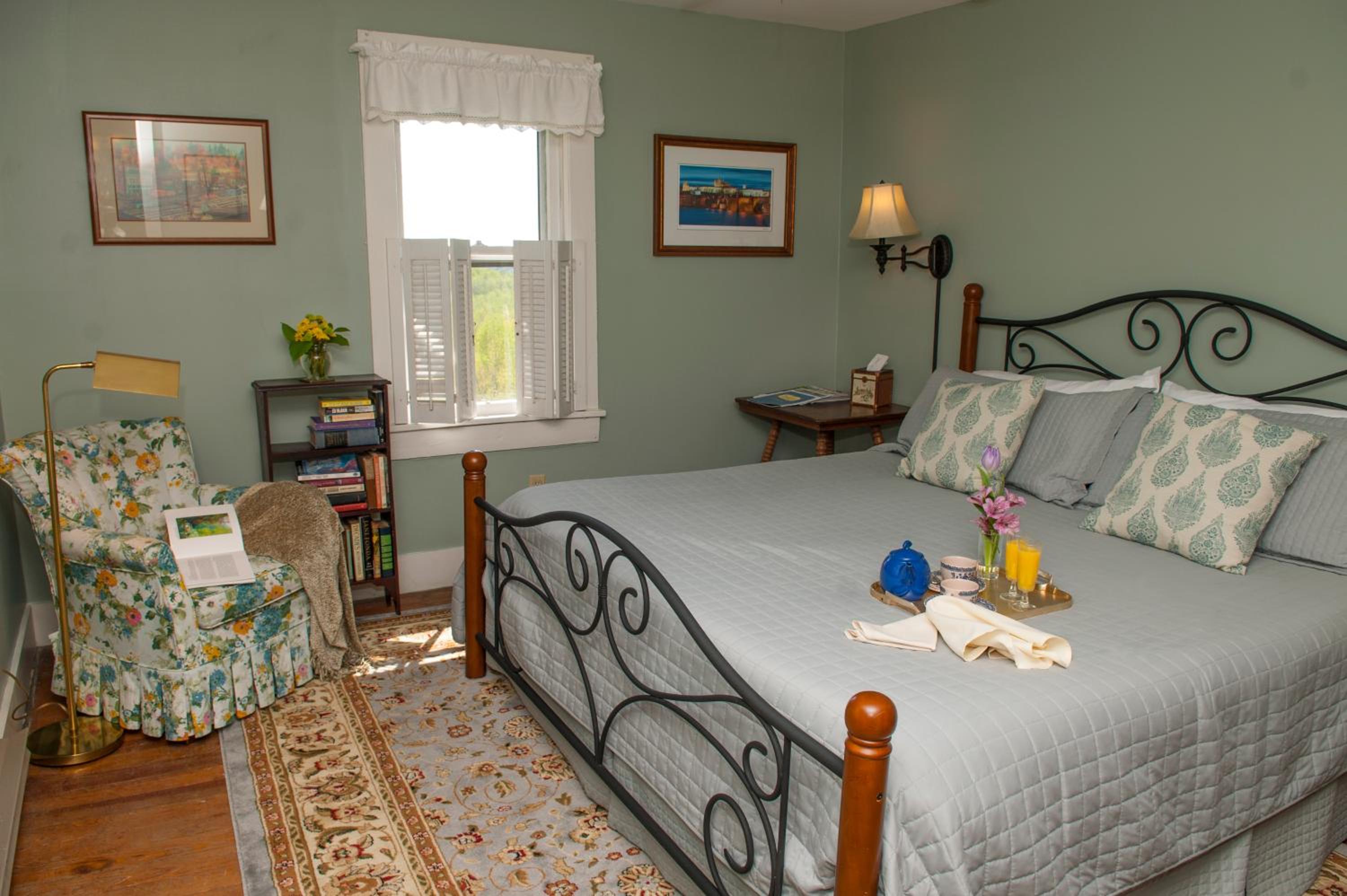 Deluxe King (Room 9)