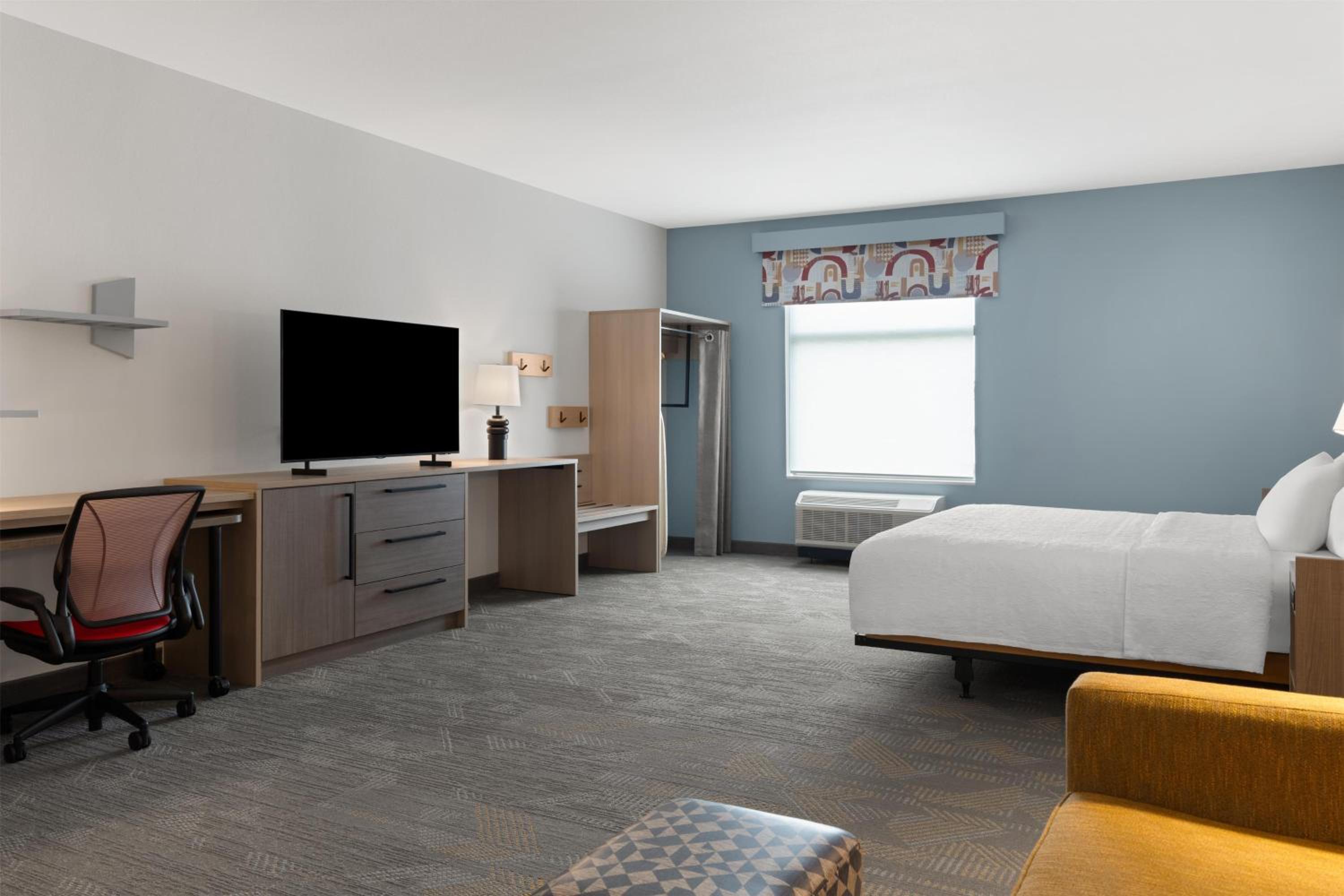 King Studio Suite with Accessible Tub - Mobility Access - Photo 2