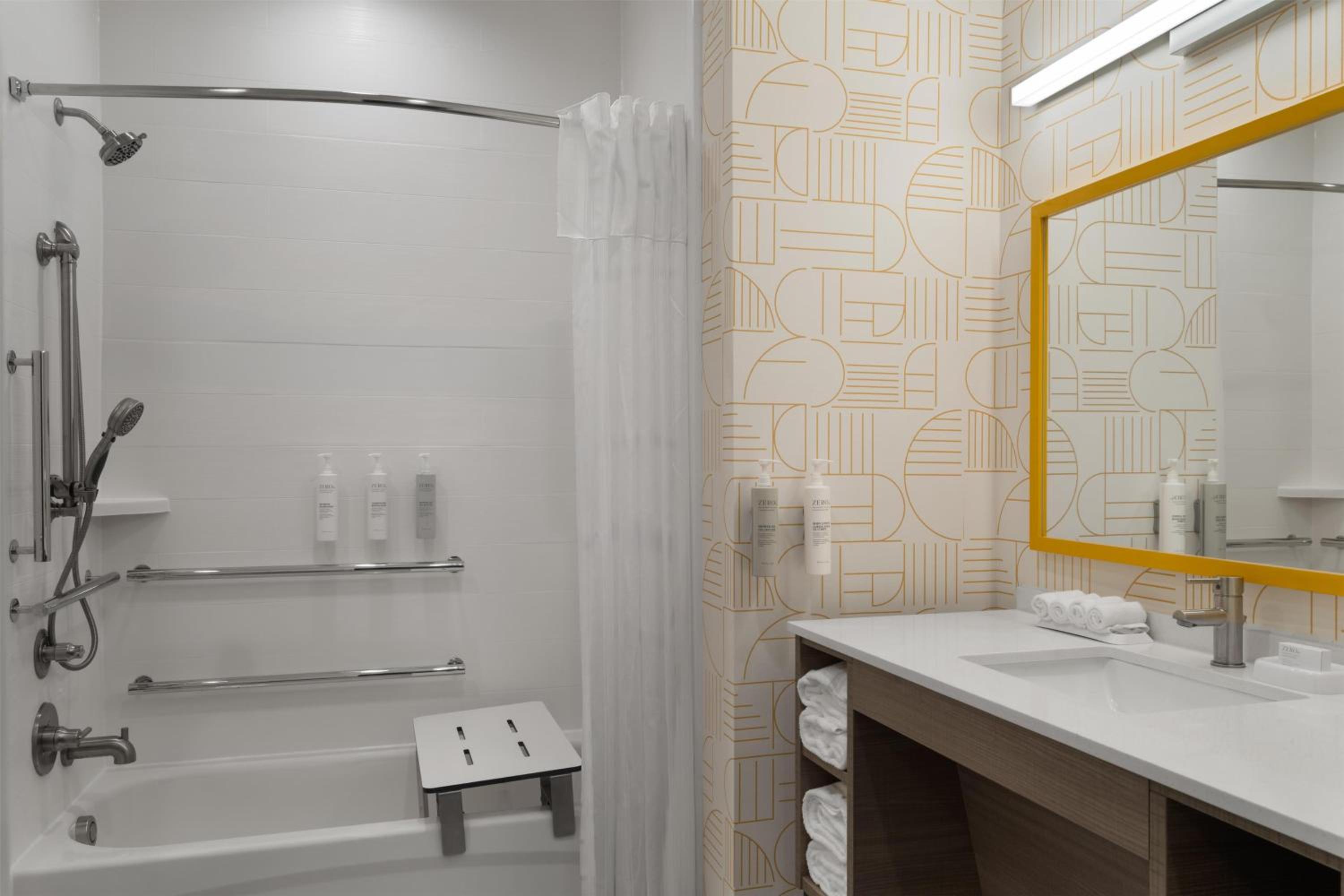 King Studio Suite with Accessible Tub - Mobility Access - Photo 4
