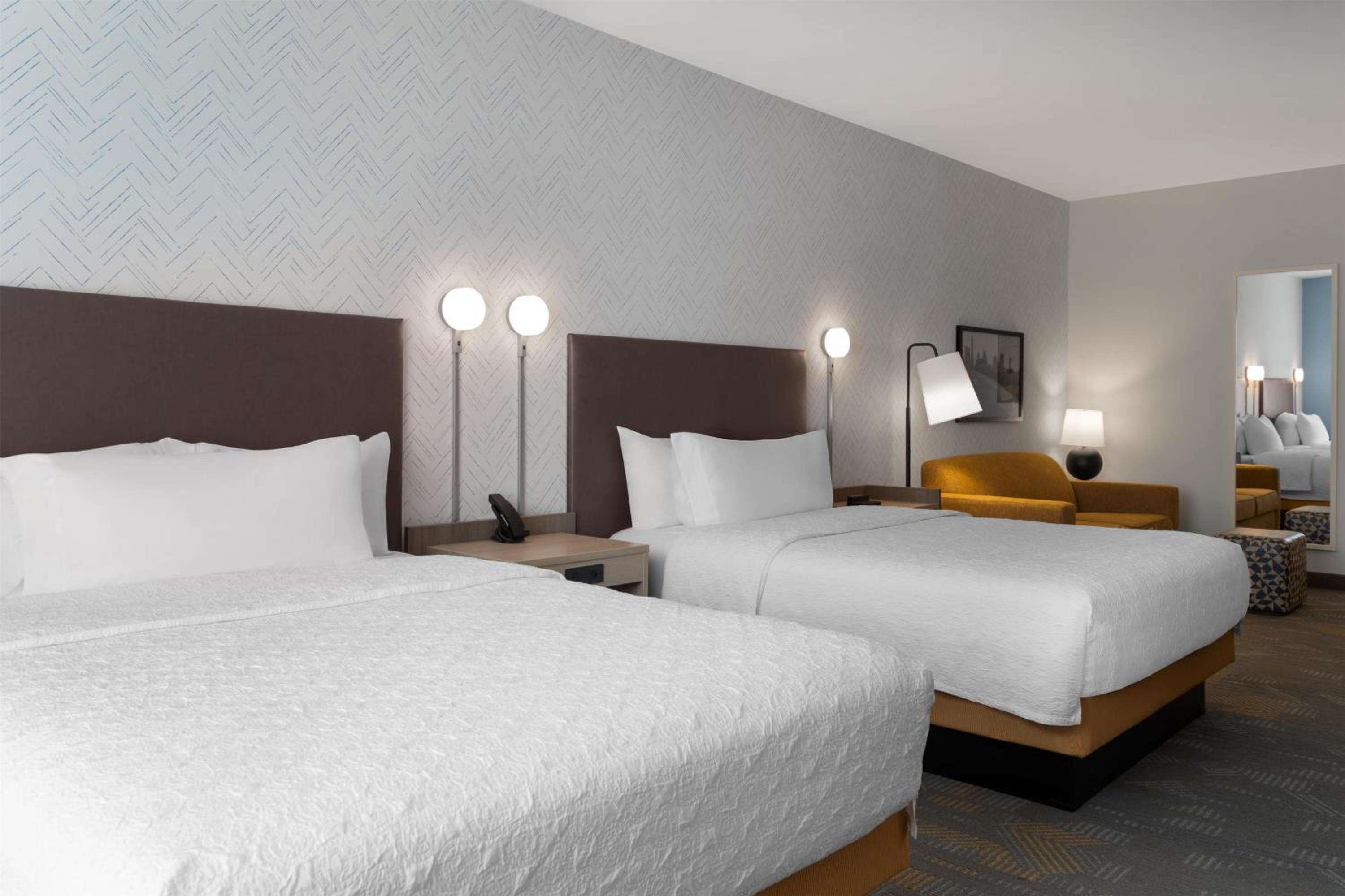 Studio Suite with Two Queen Beds - Photo 3
