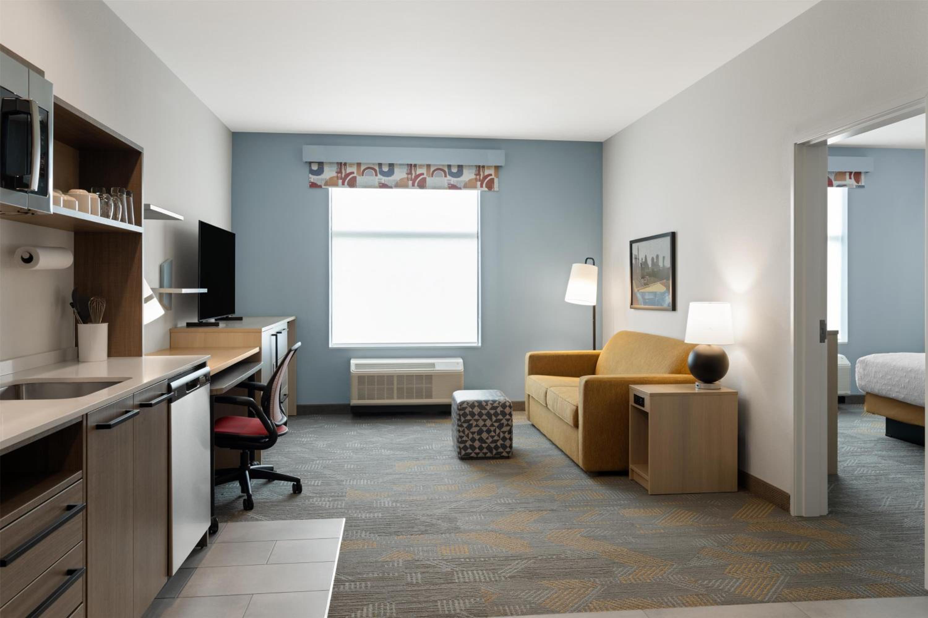 One-Bedroom King Suite - Photo 3