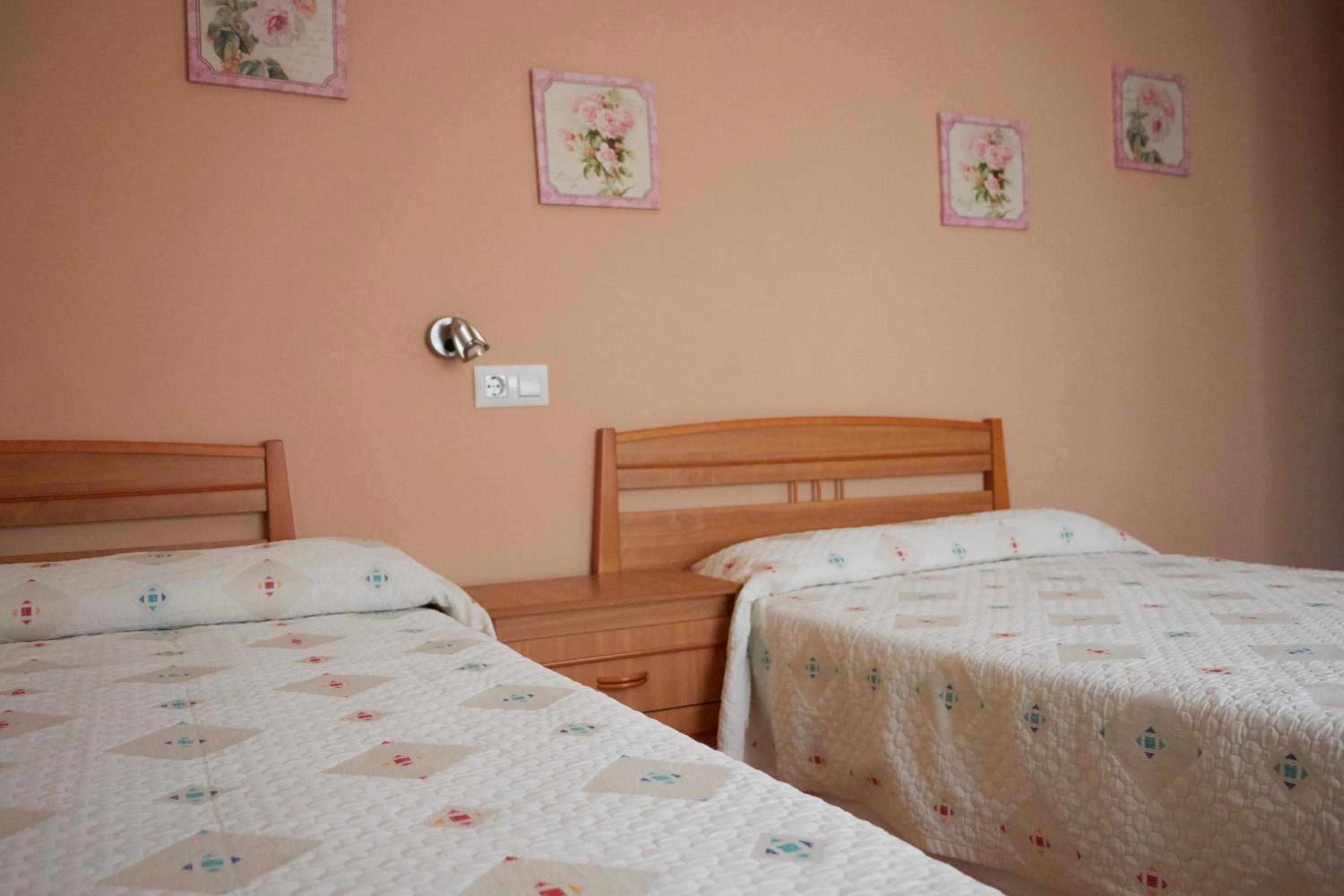 Twin Room - Photo 1