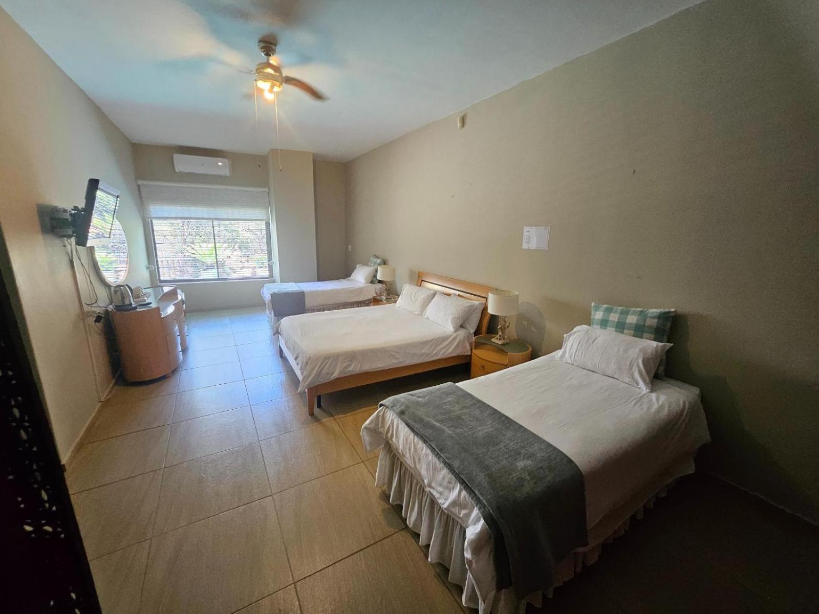 Deluxe Family Room photo 2