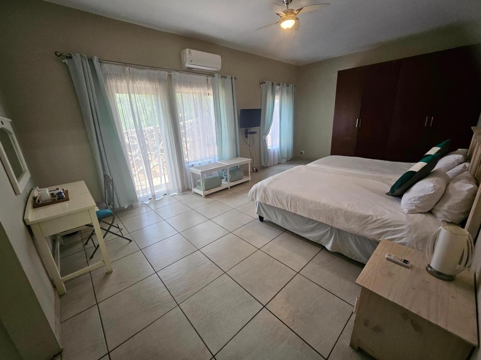 Deluxe Twin Room photo 2