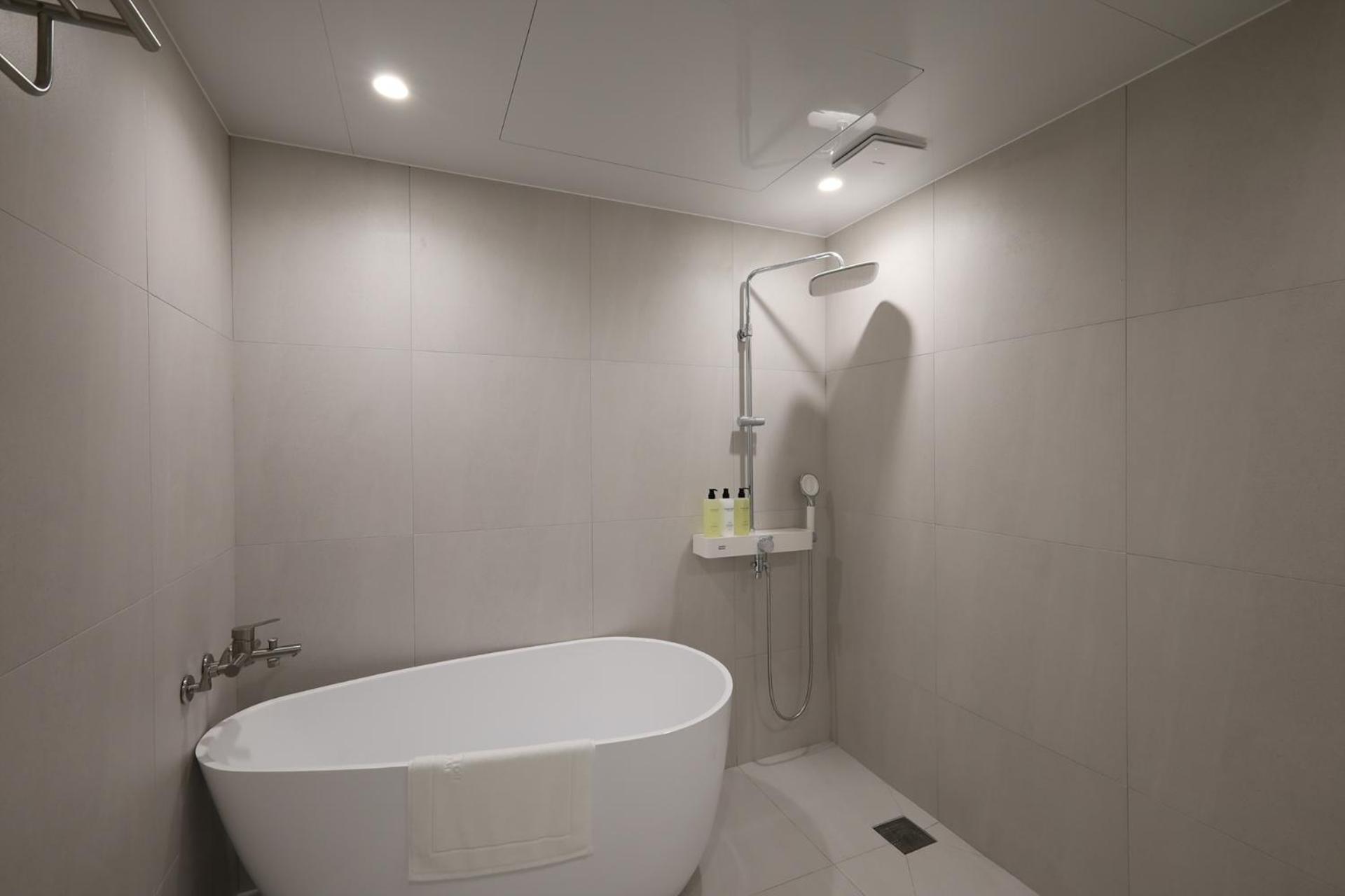 Deluxe Twin Room A