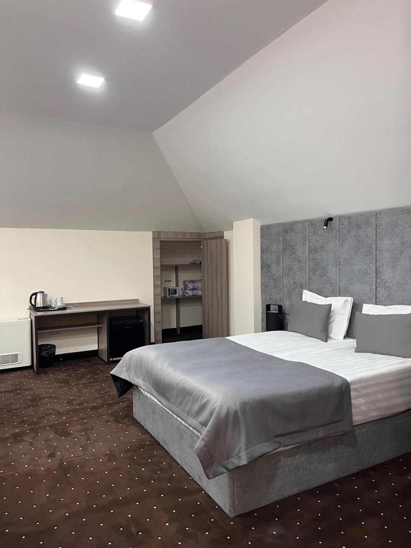 Quadruple Room with Lake View