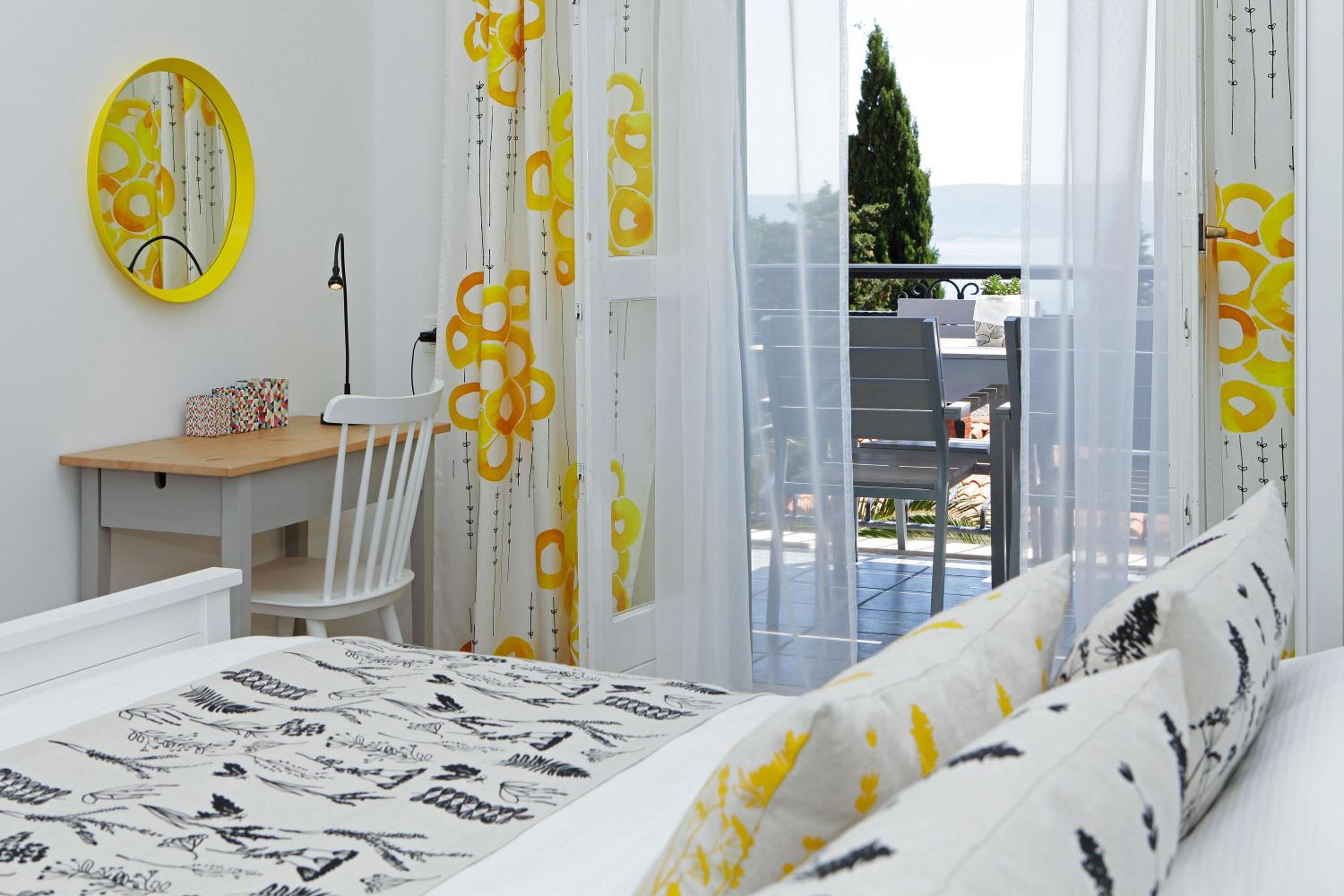 One-Bedroom Apartment with Terrace and Sea View - Photo 17