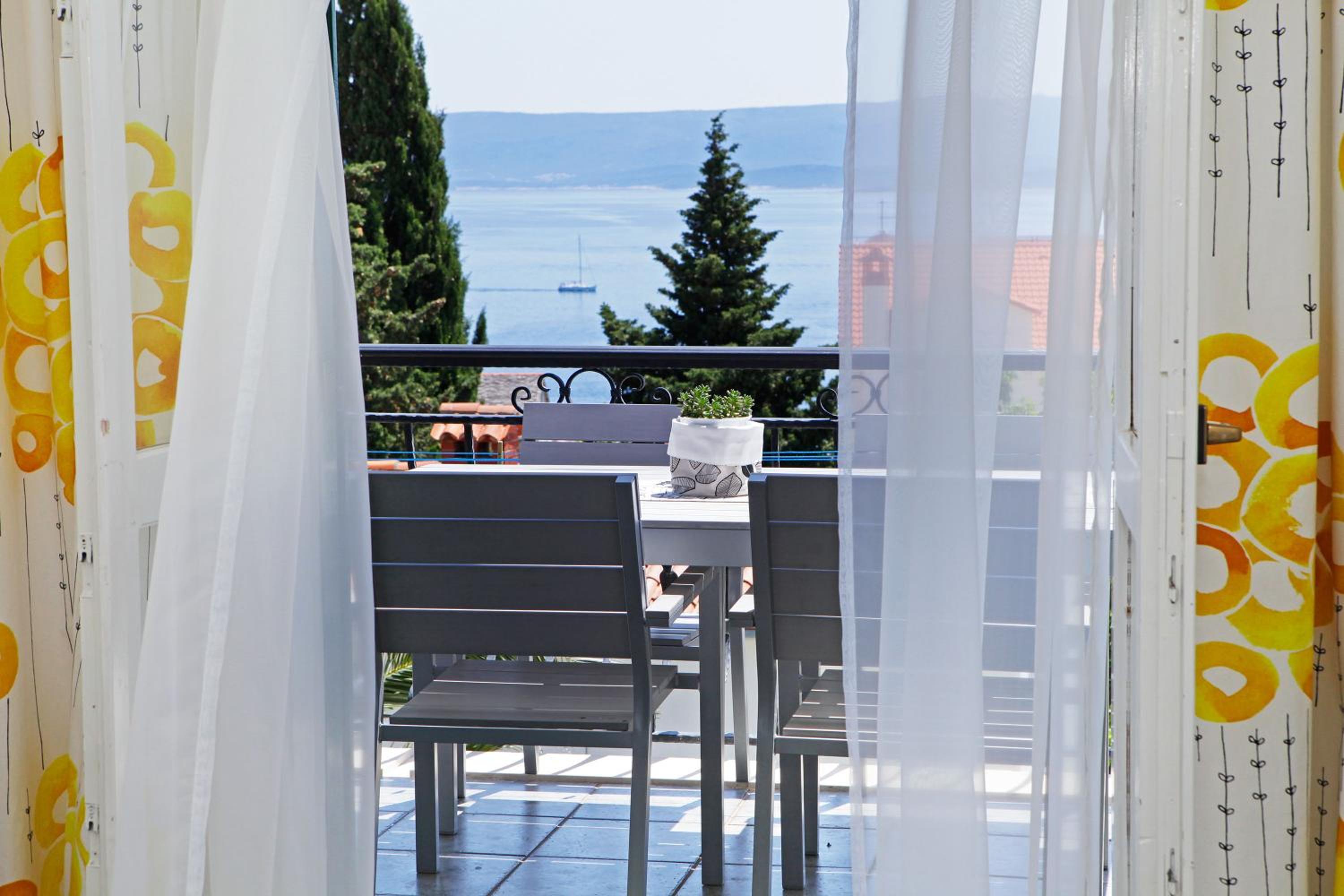 One-Bedroom Apartment with Terrace and Sea View - Photo 16