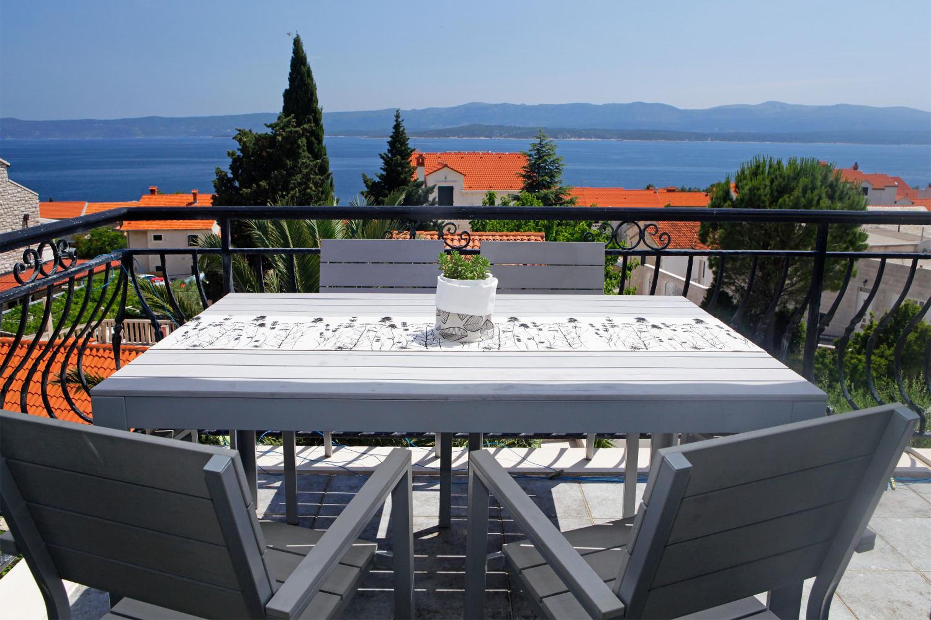 One-Bedroom Apartment with Terrace and Sea View - Photo 15