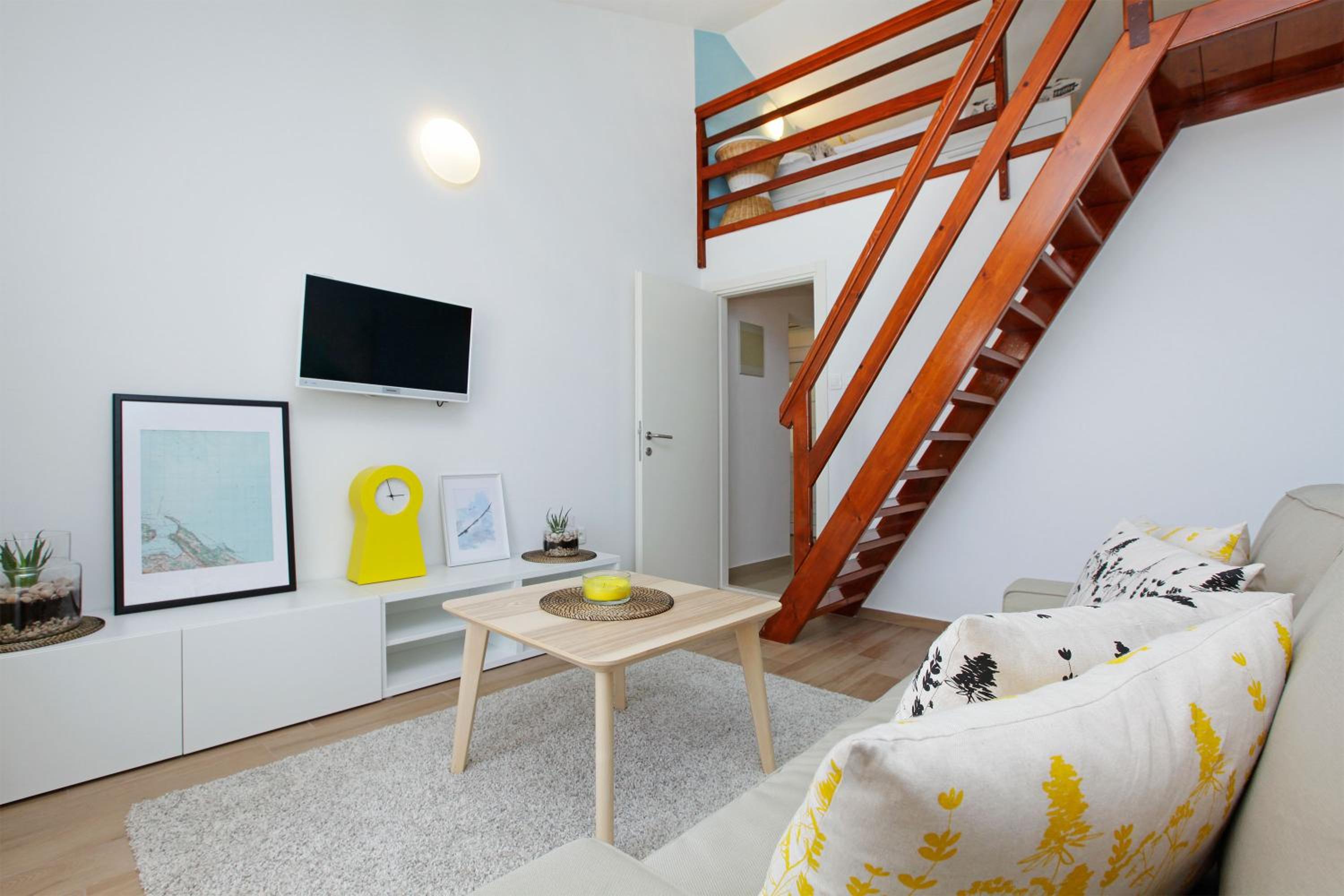 One-Bedroom Apartment with Terrace and Sea View - Photo 9