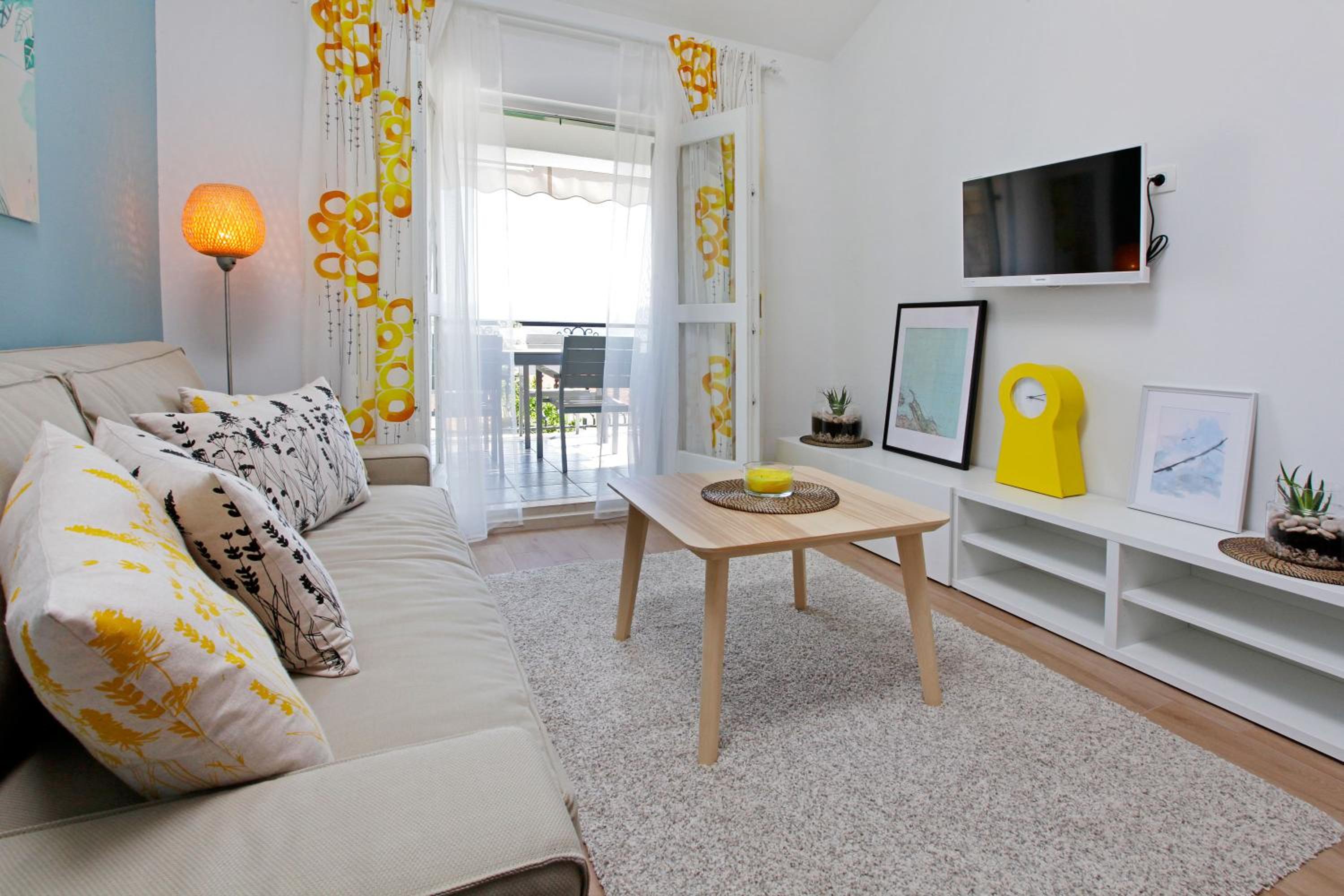 One-Bedroom Apartment with Terrace and Sea View - Photo 5