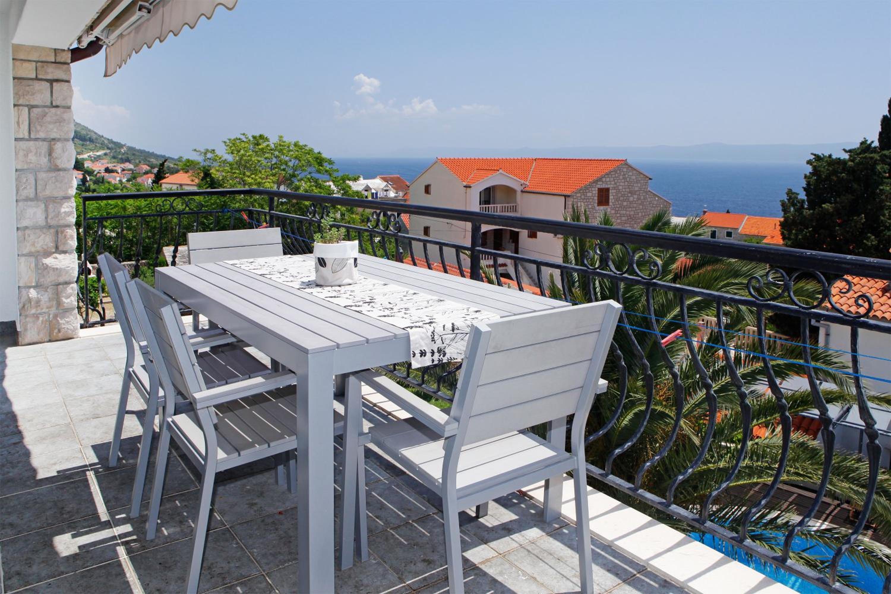 One-Bedroom Apartment with Terrace and Sea View - Photo 4