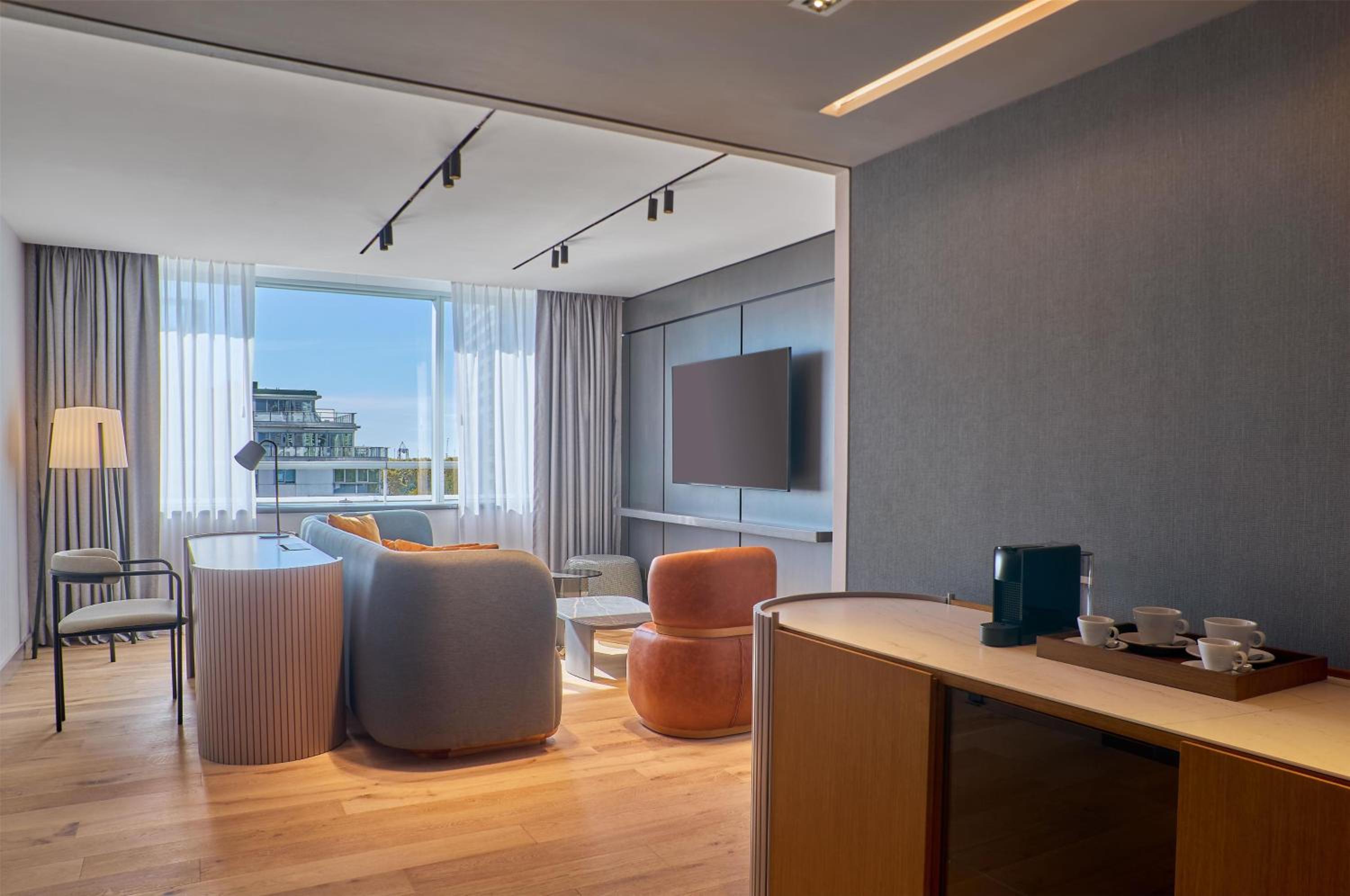 Executive King Petite Suite