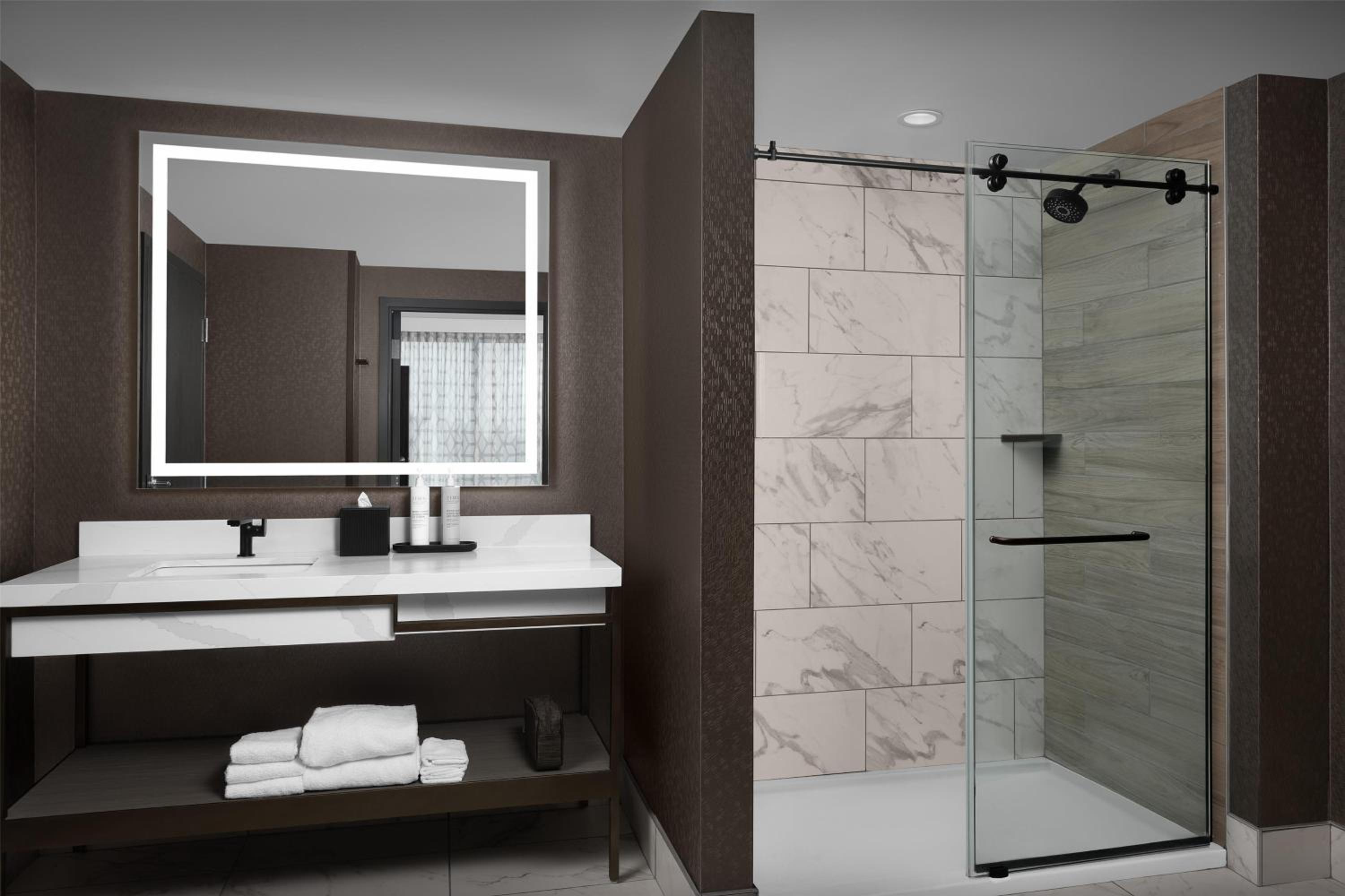 Two-Room King Suite - Photo 2