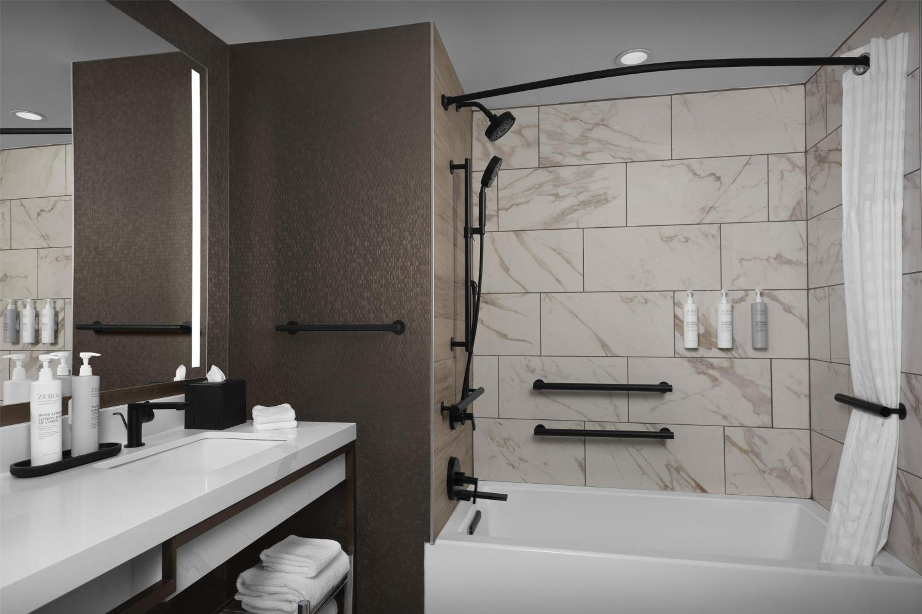 Two-Room Queen Suite Room with Two Queen Beds and Bath Tub - Balcony/Mobility Accessible - Photo 1