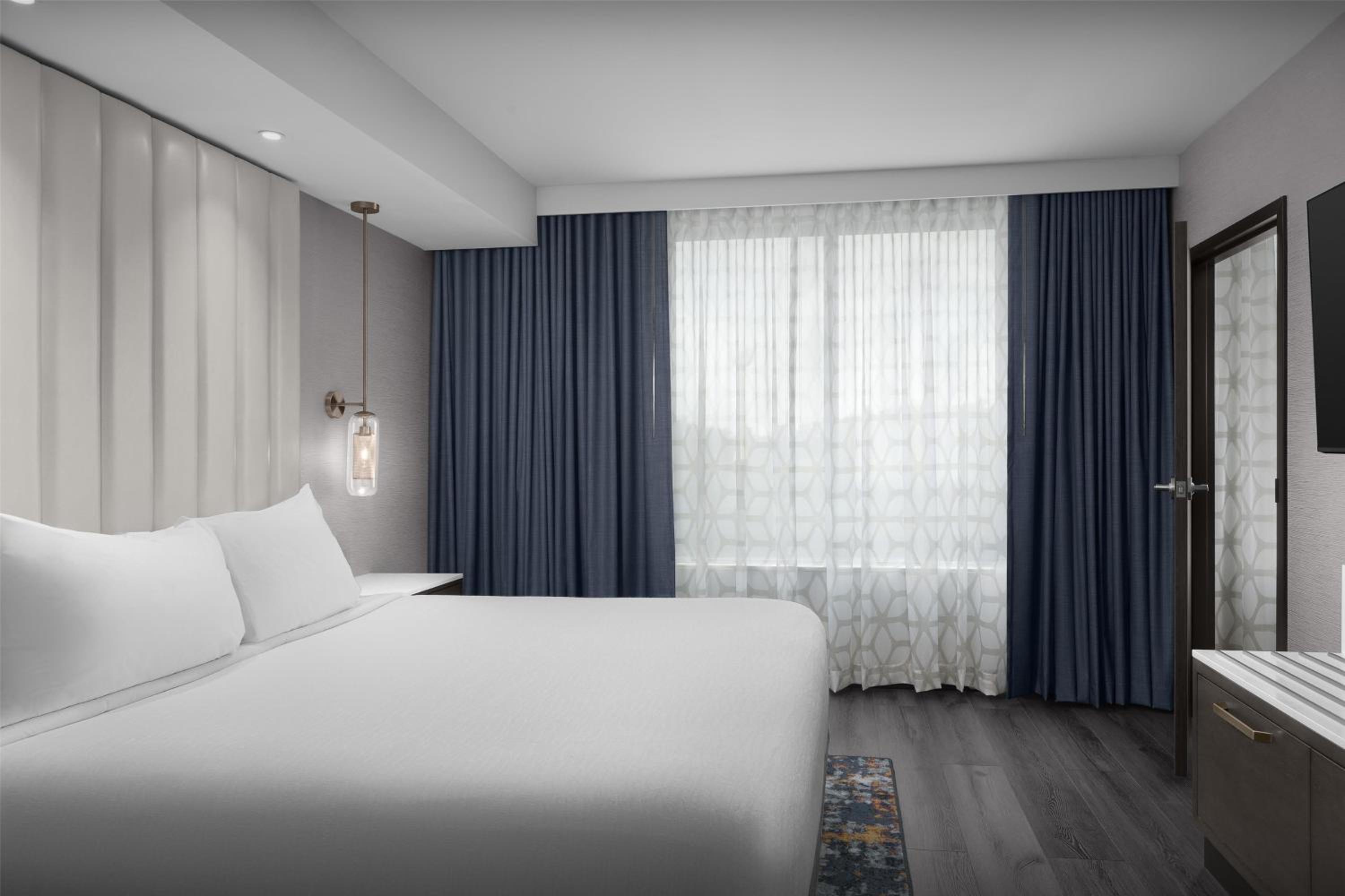 Two-Room King Suite - Photo 4