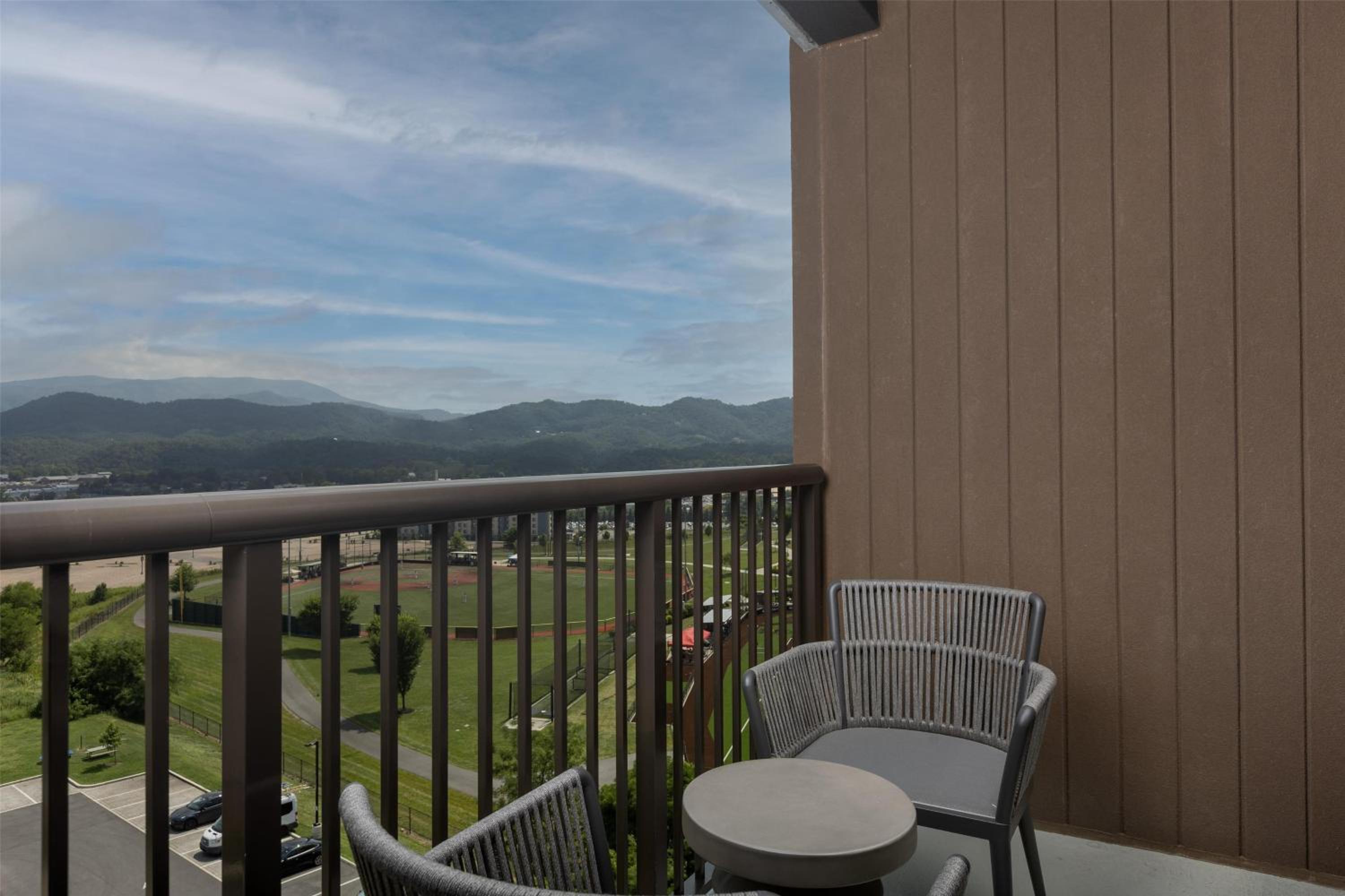 King Studio Suite with Balcony - Hearing Accessible - Photo 4