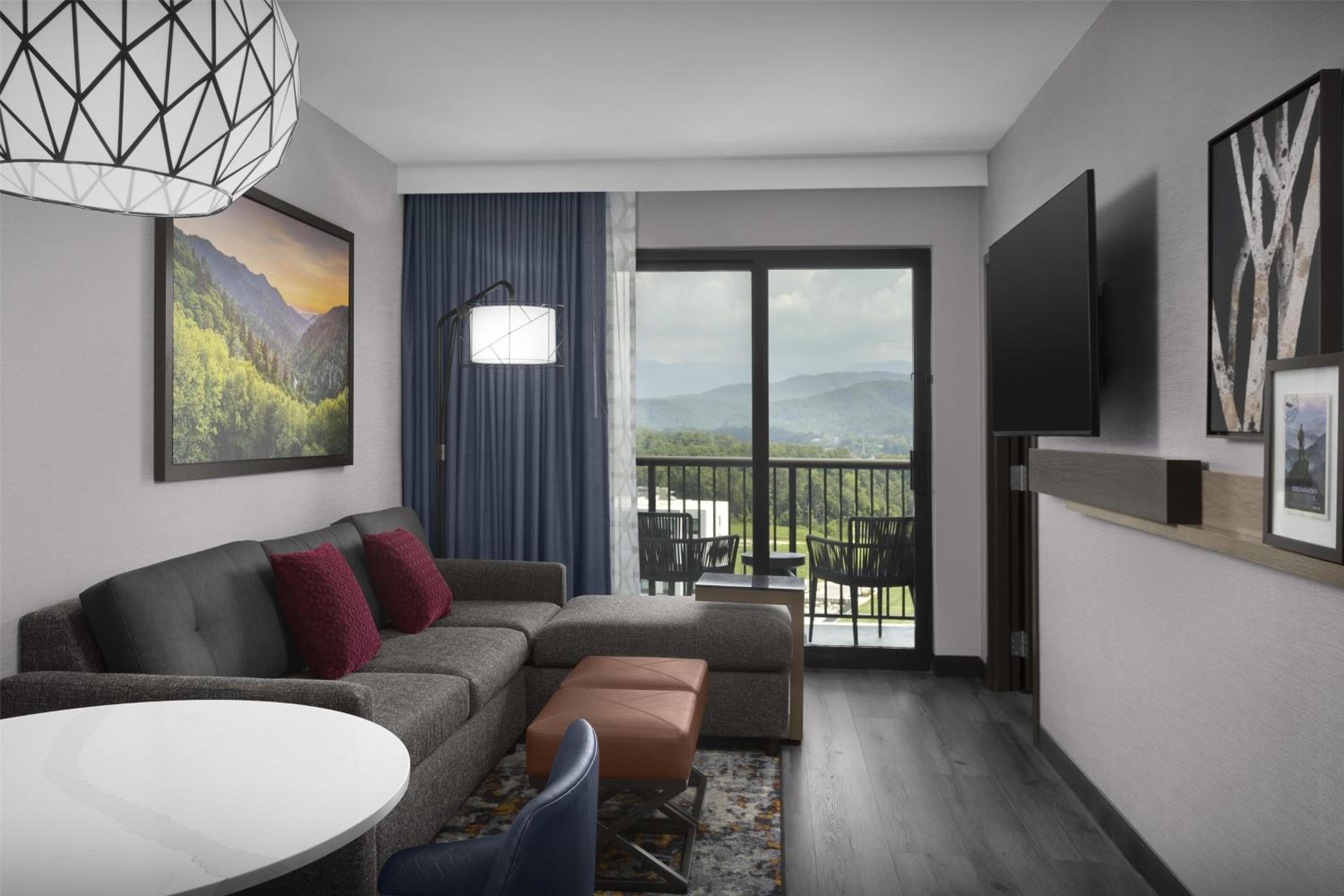 Two-Room Queen Suite Room with Two Queen Beds and Bath Tub - Balcony/Mobility Accessible - Photo 6