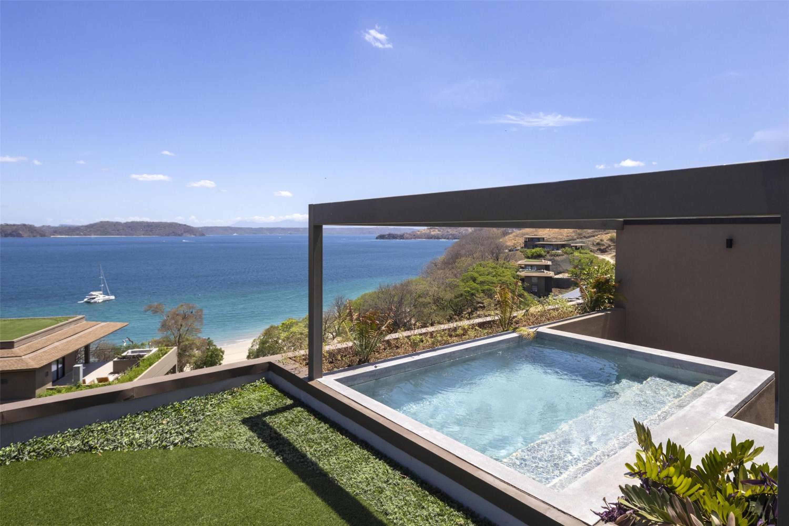 One-Bedroom King Suite with Roof Top Plunge Pool