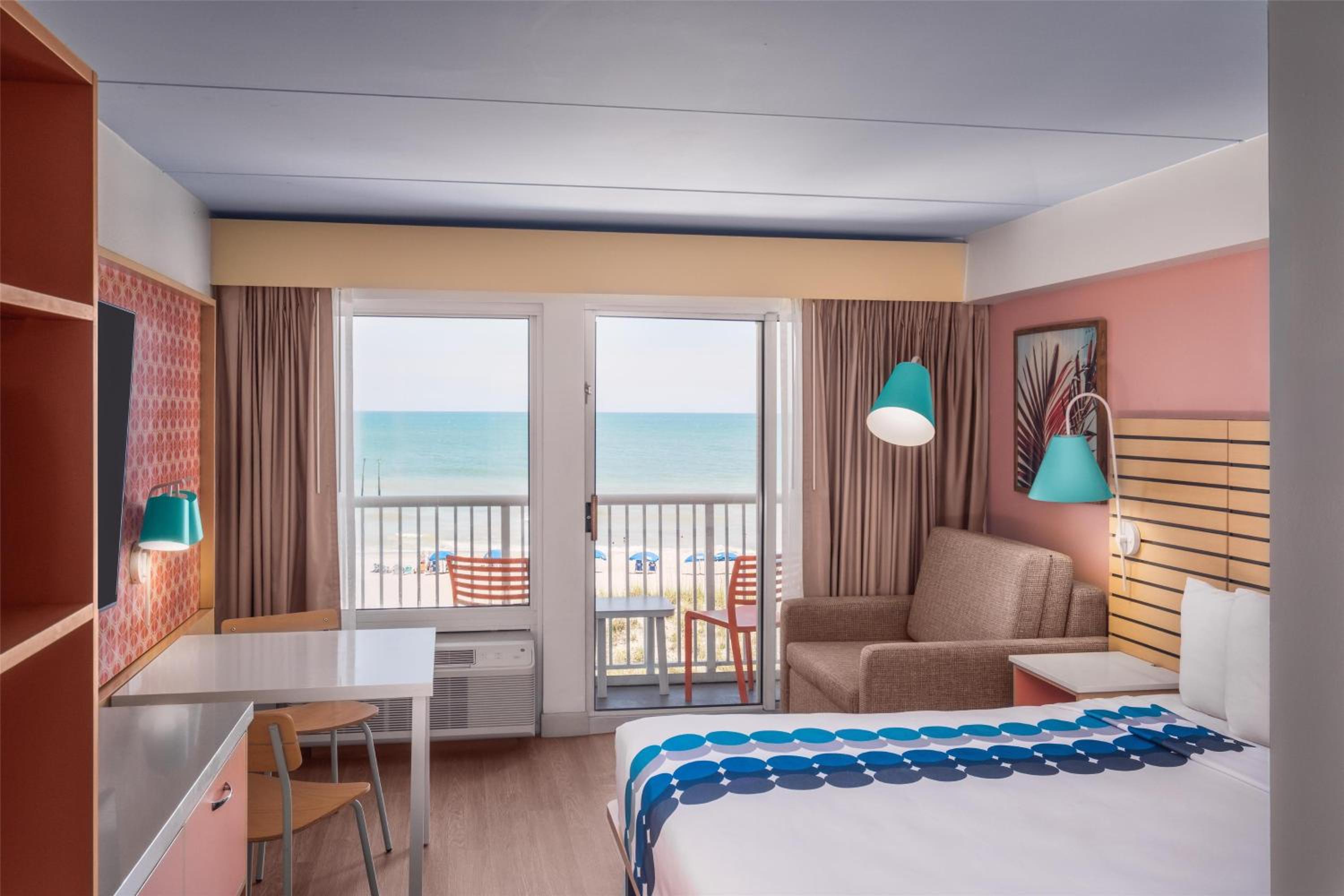 King Room with Oceanfront View - Photo 2