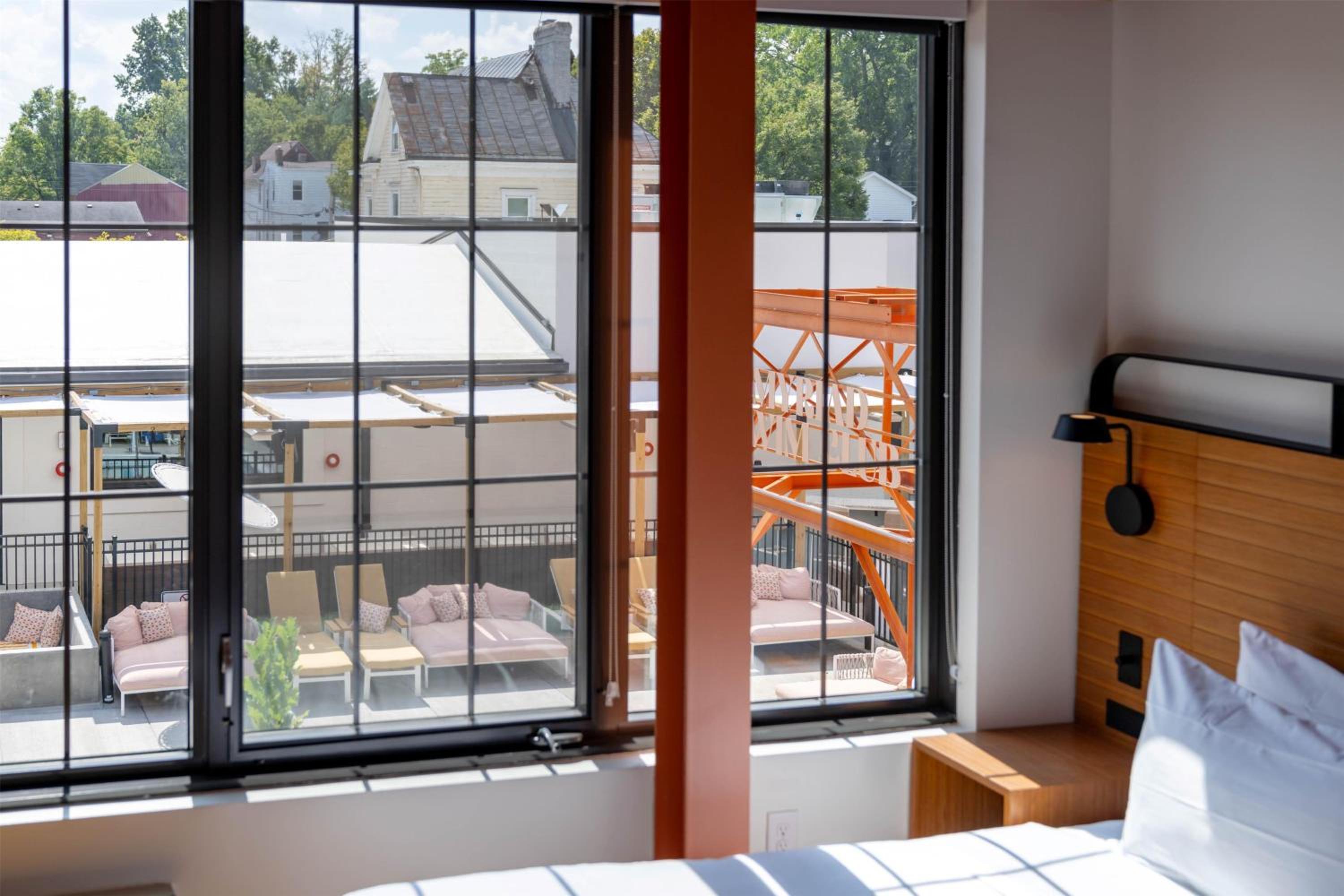 King Room with Pool View - Photo 1