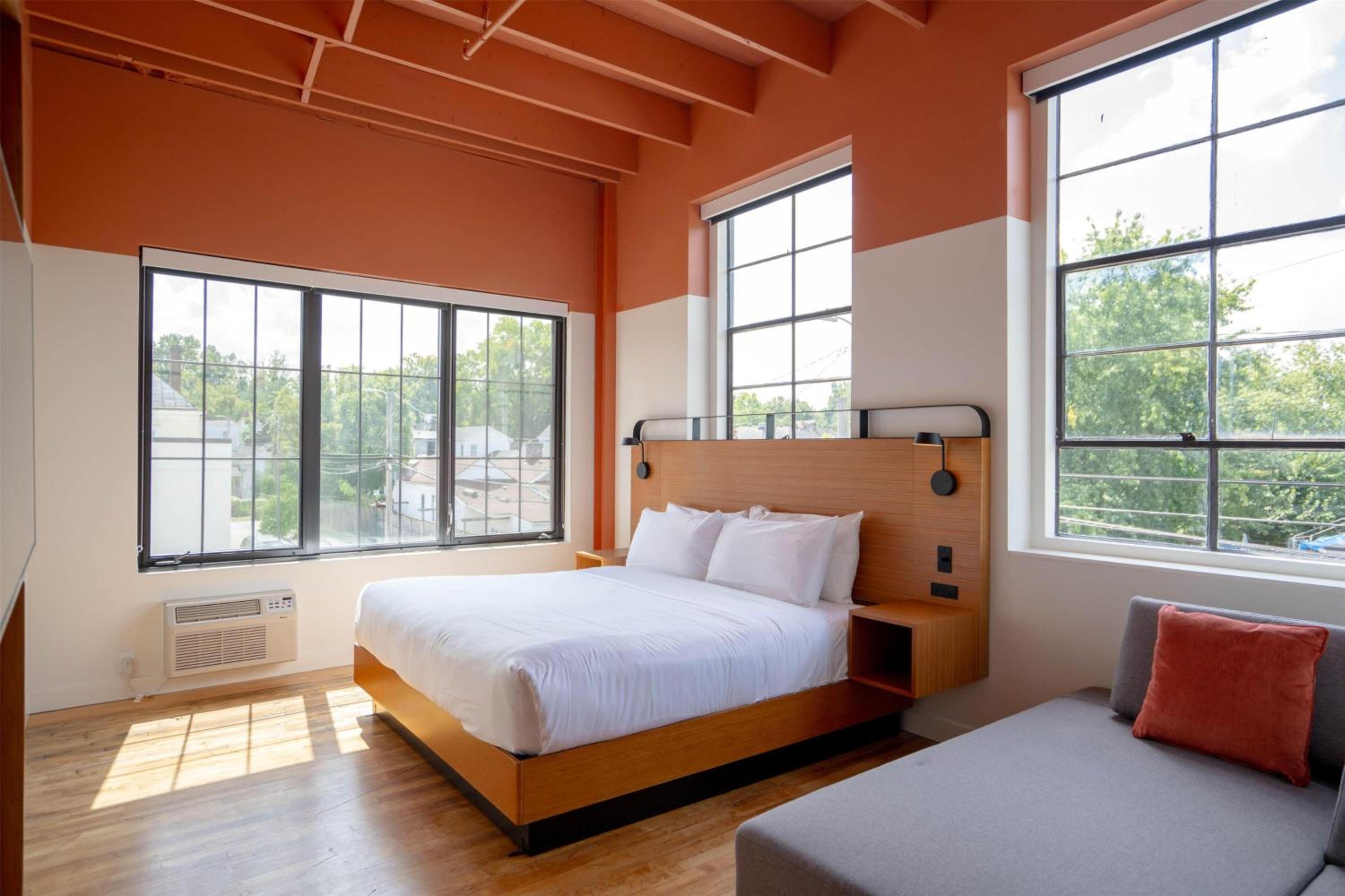 King Room with Pool View - Photo 4