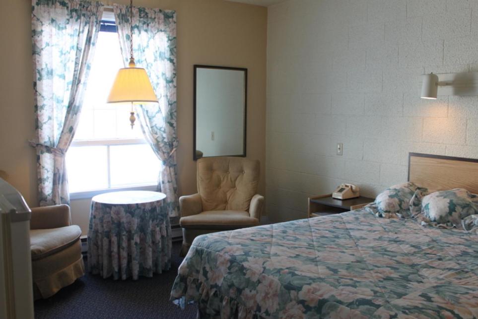 Queen Room photo 1