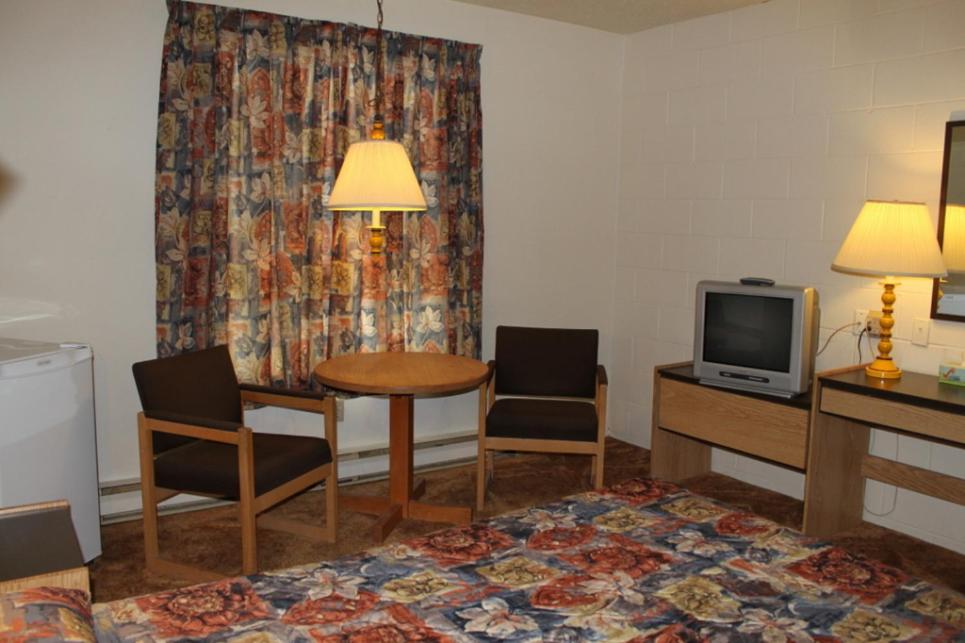 Queen Room photo 2