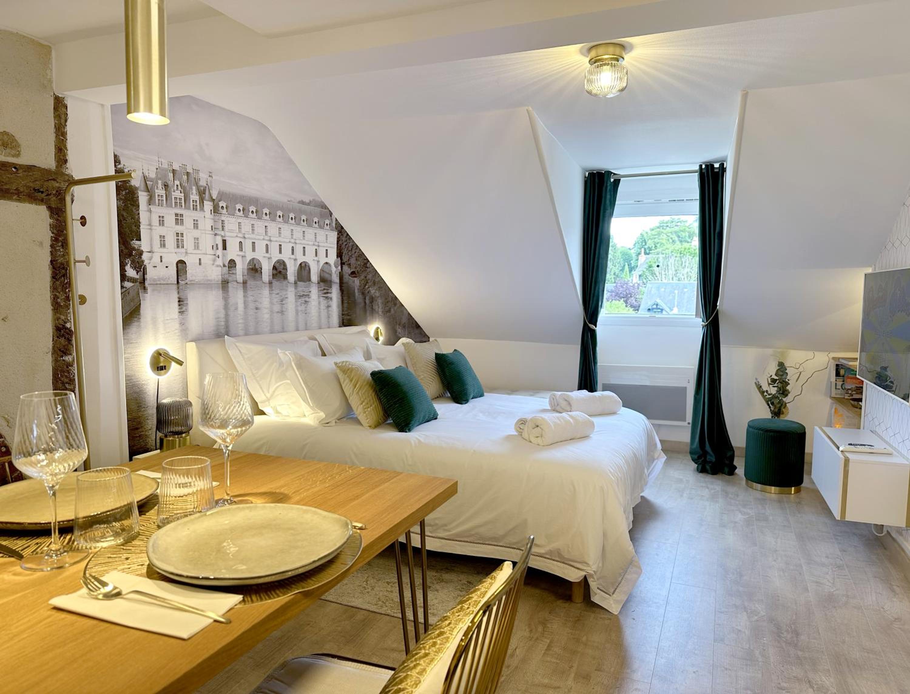 One-Bedroom Apartment with City View