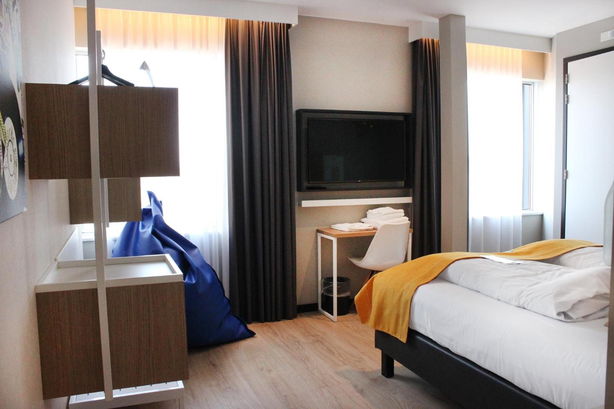 Standard Queen Room - Accessible photo 3