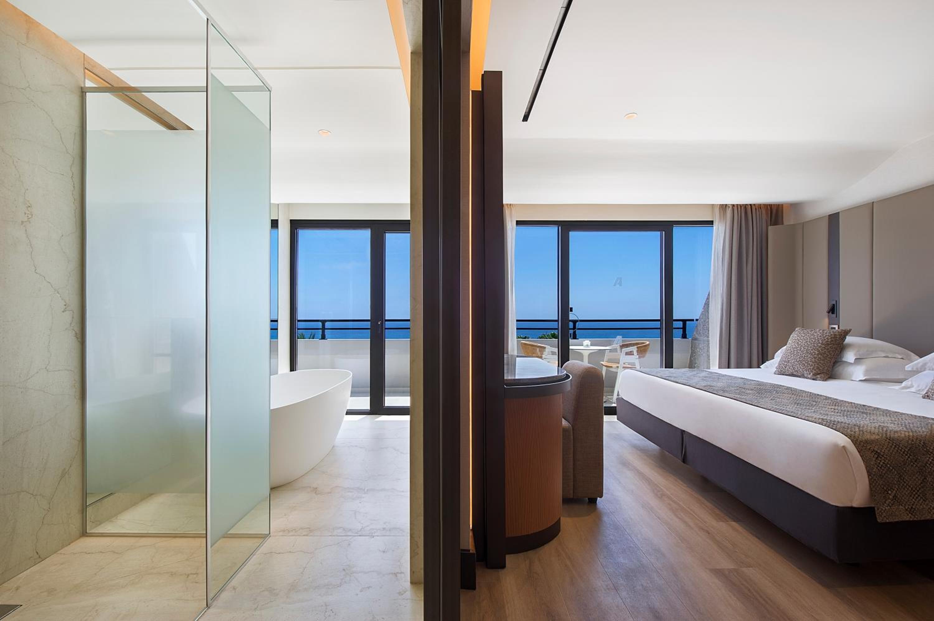 Luxury Sea View Room - Photo 1