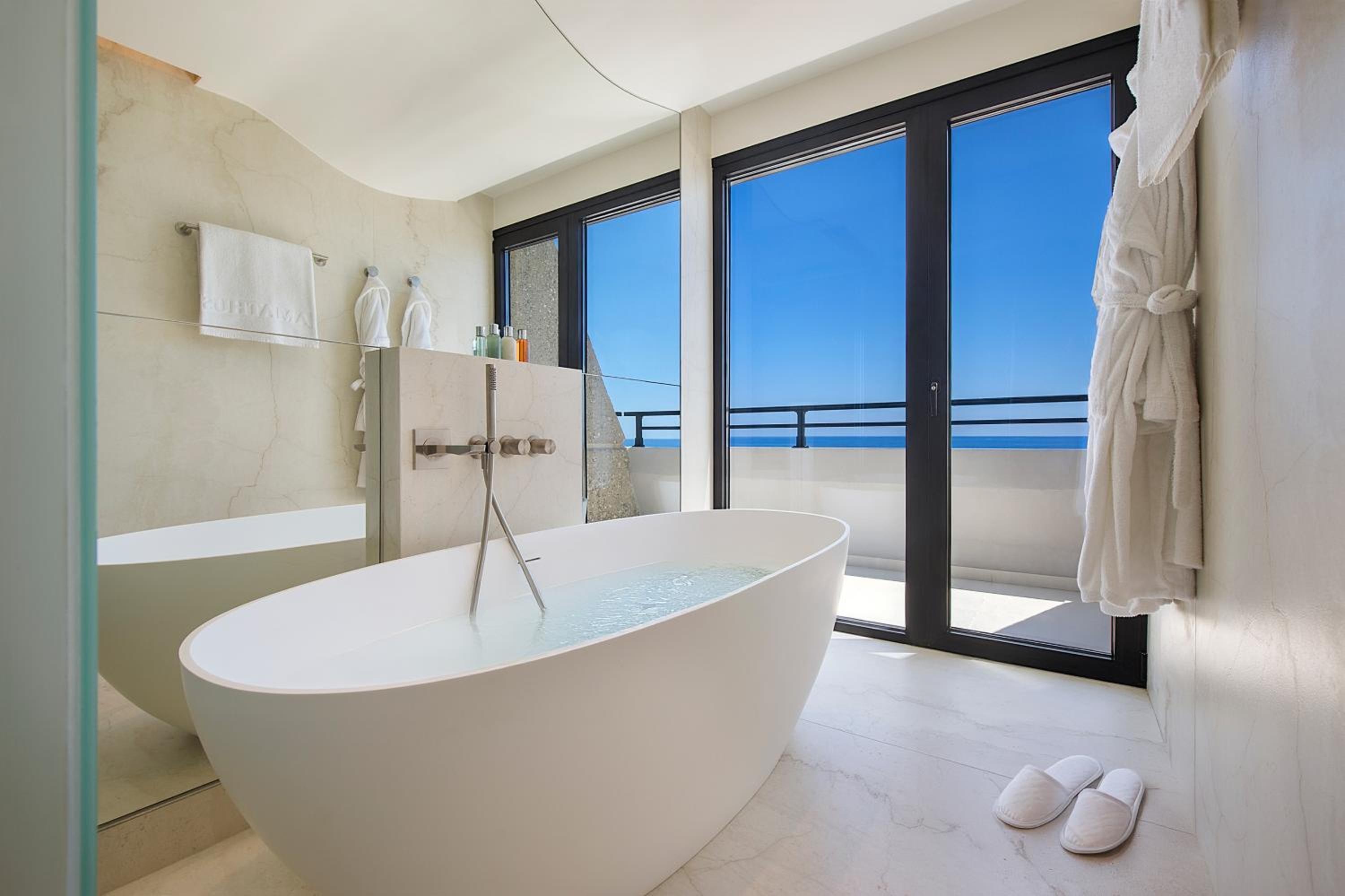 Luxury Sea View Room - Photo 2