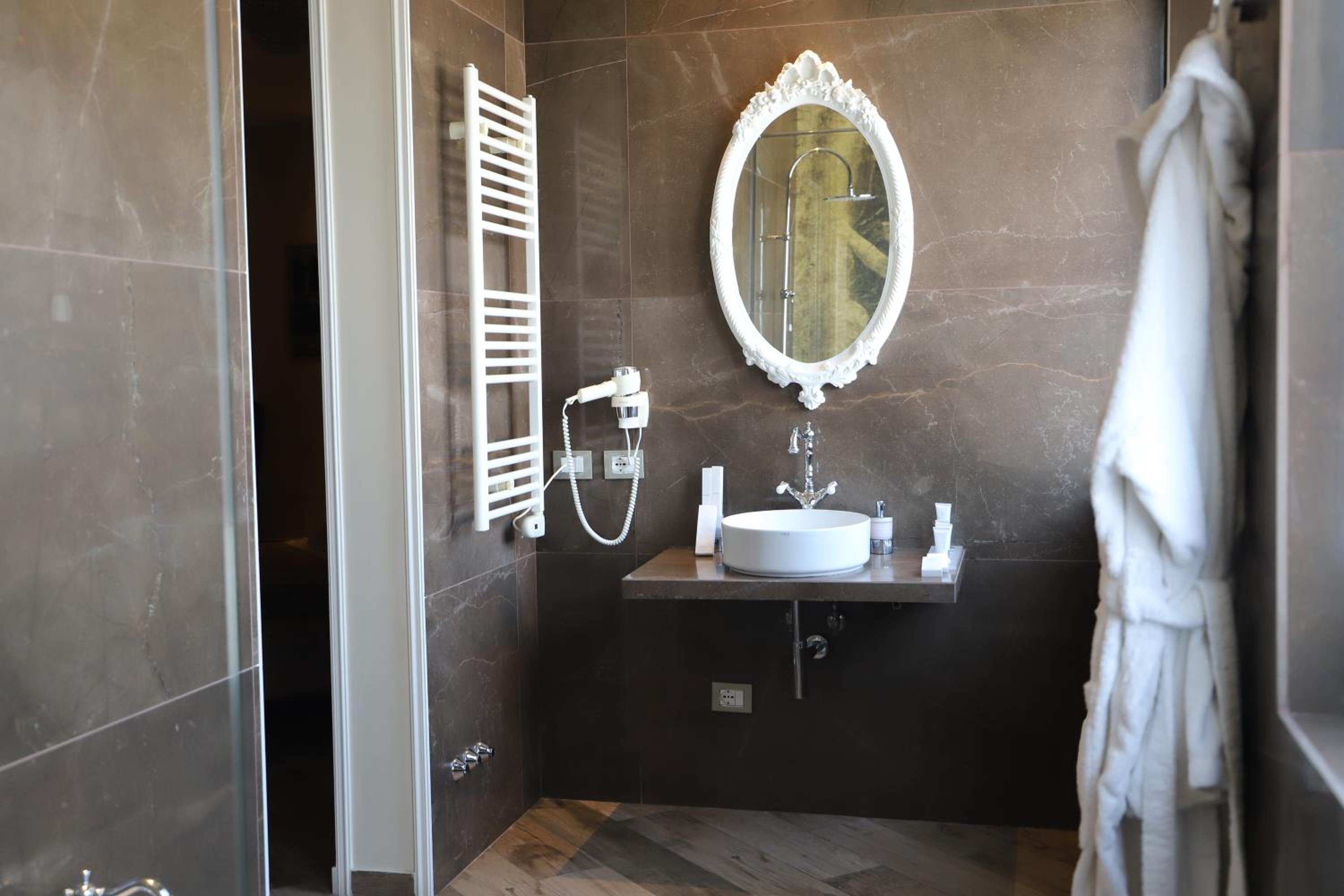 King Suite with Spa Bath