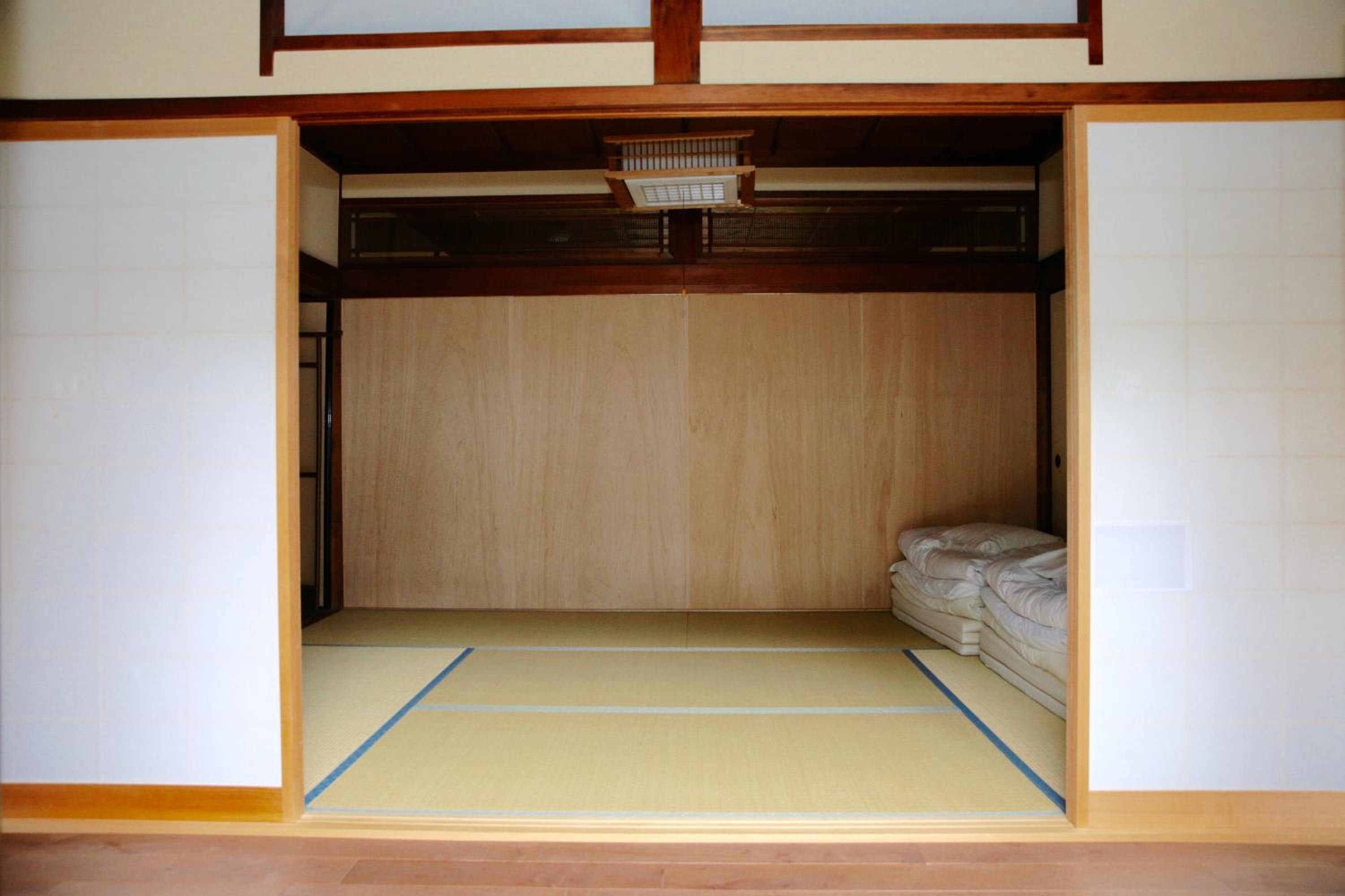 Standard Japanese-Style Room with Shared Bathroom photo 2