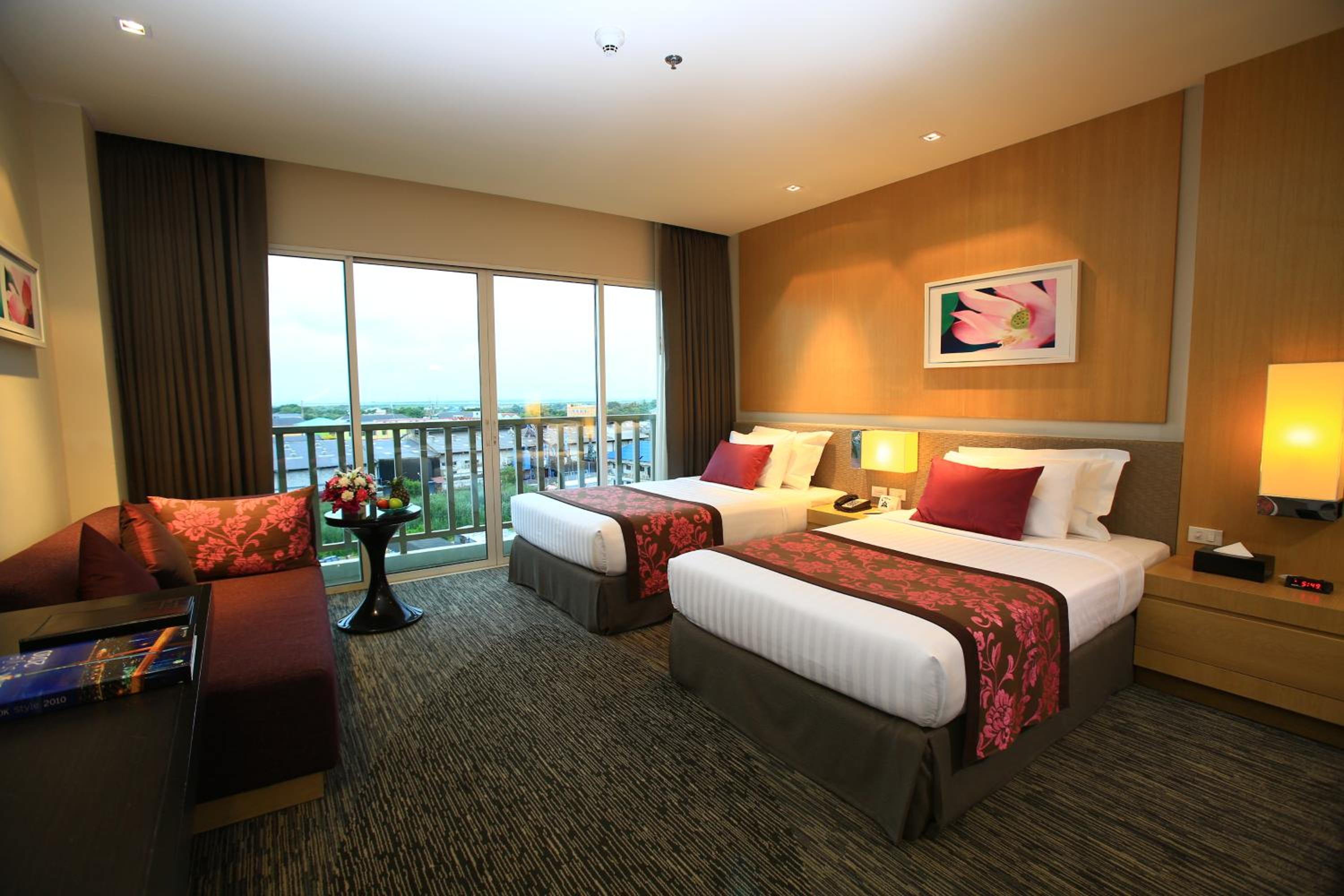Deluxe Plus Twin Room with Balcony - Photo 11
