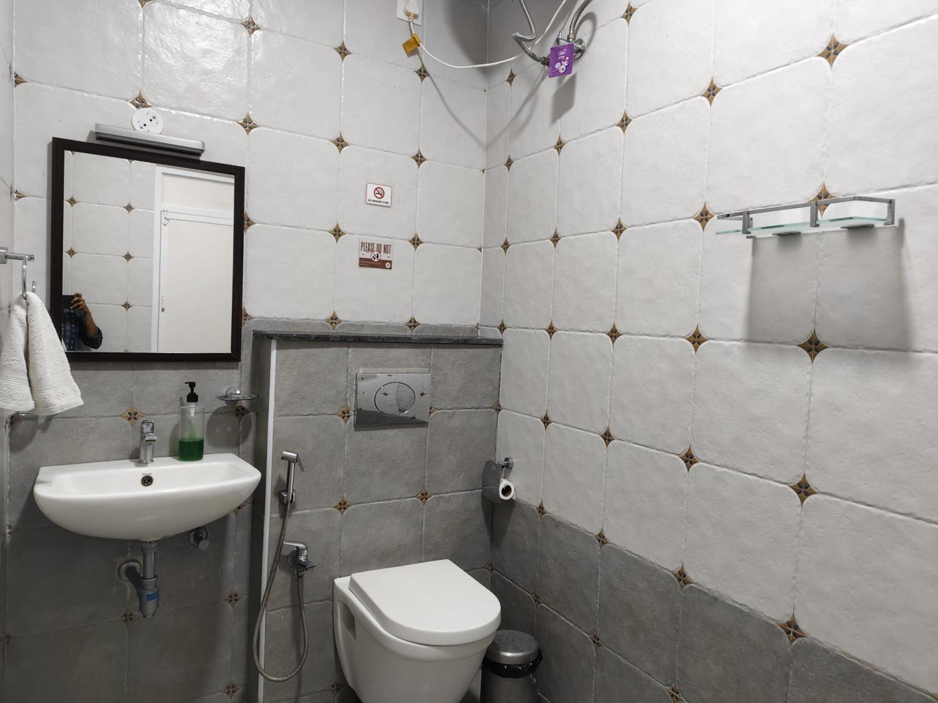 Budget Double Room - Photo 18