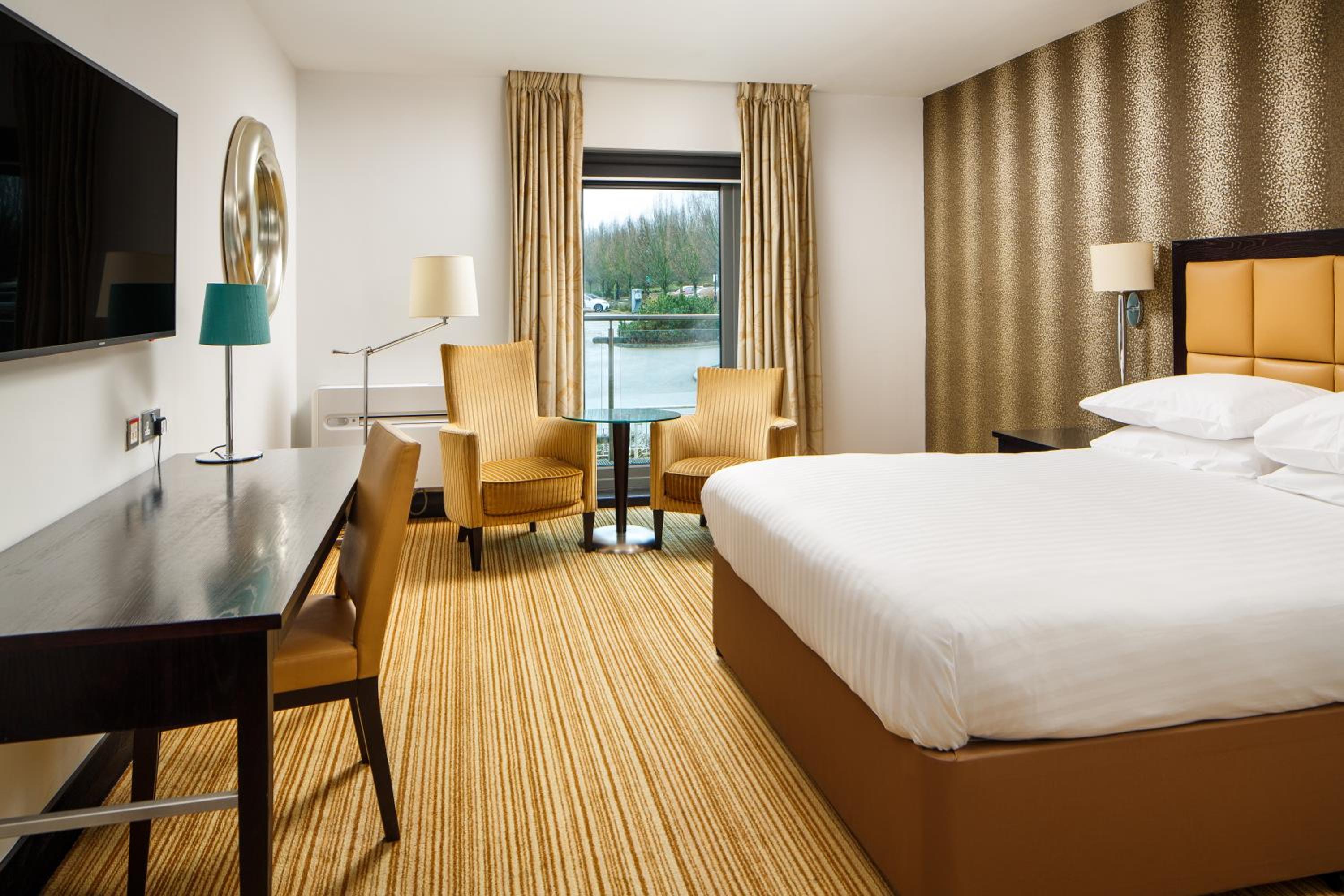 Classic Double Room with One Double Bed and 2 Adults Occupancy (Non Smoking) (Accessible) photo 3