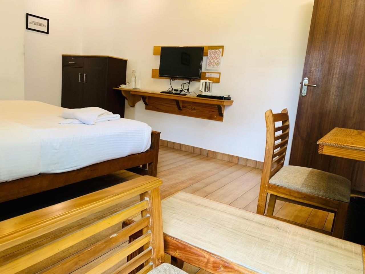 Large Double Room photo 3