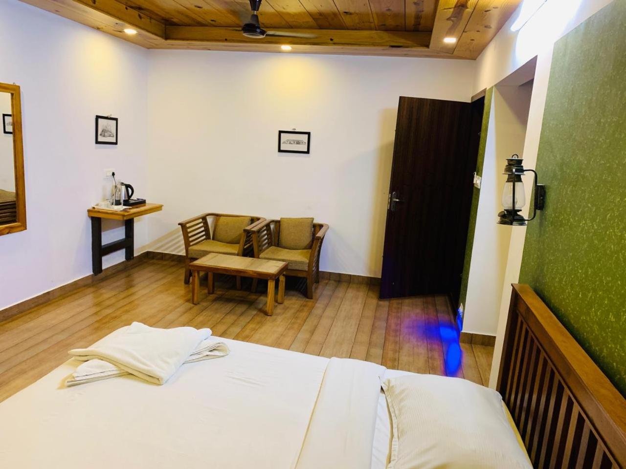 Large Double Room photo 2