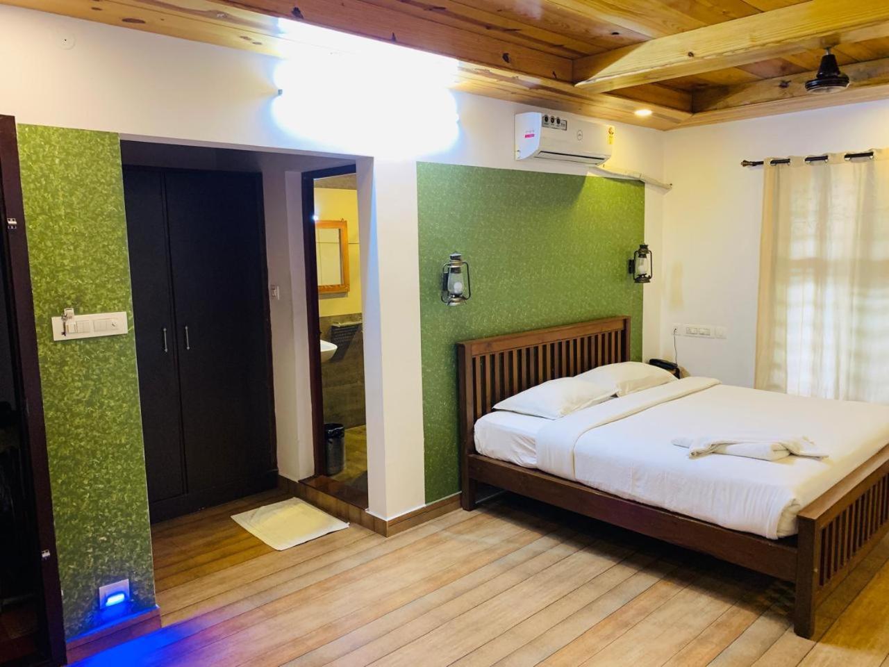 Large Double Room photo 1