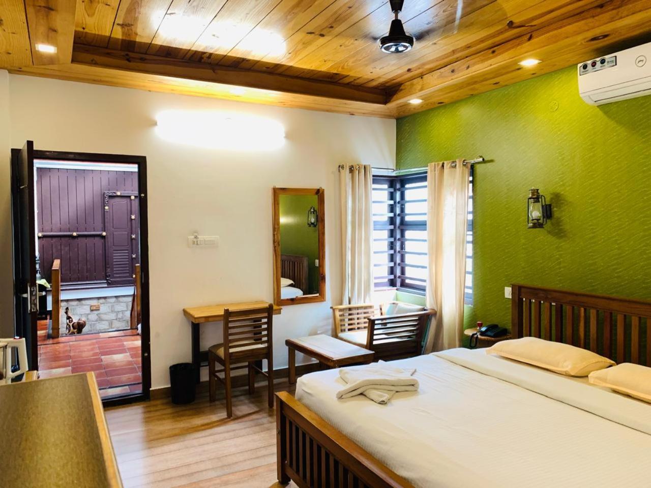 Large Double Room photo 2