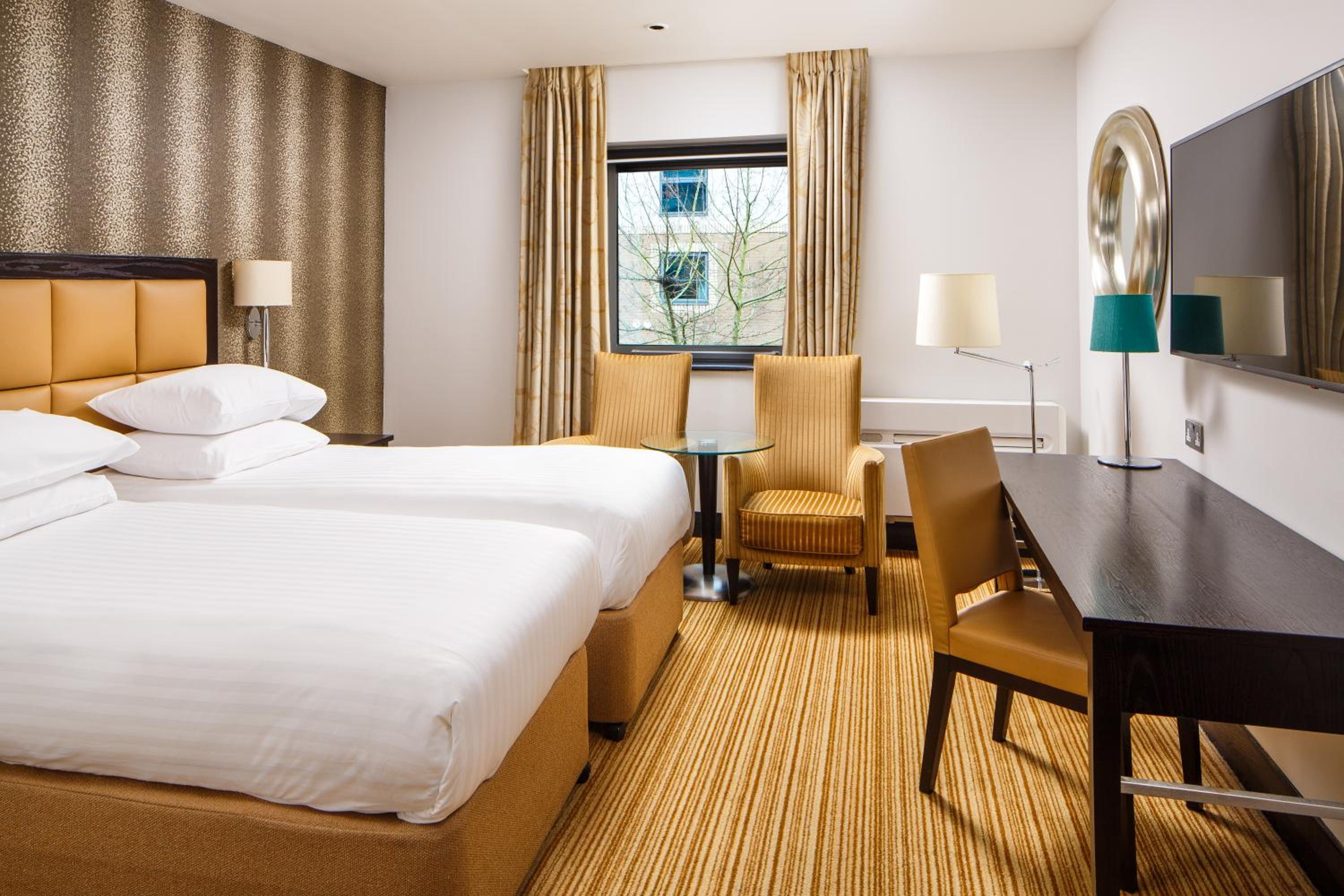 Deluxe with One Twin Bed and 2 Adults Occupancy (Non Smoking) photo 3