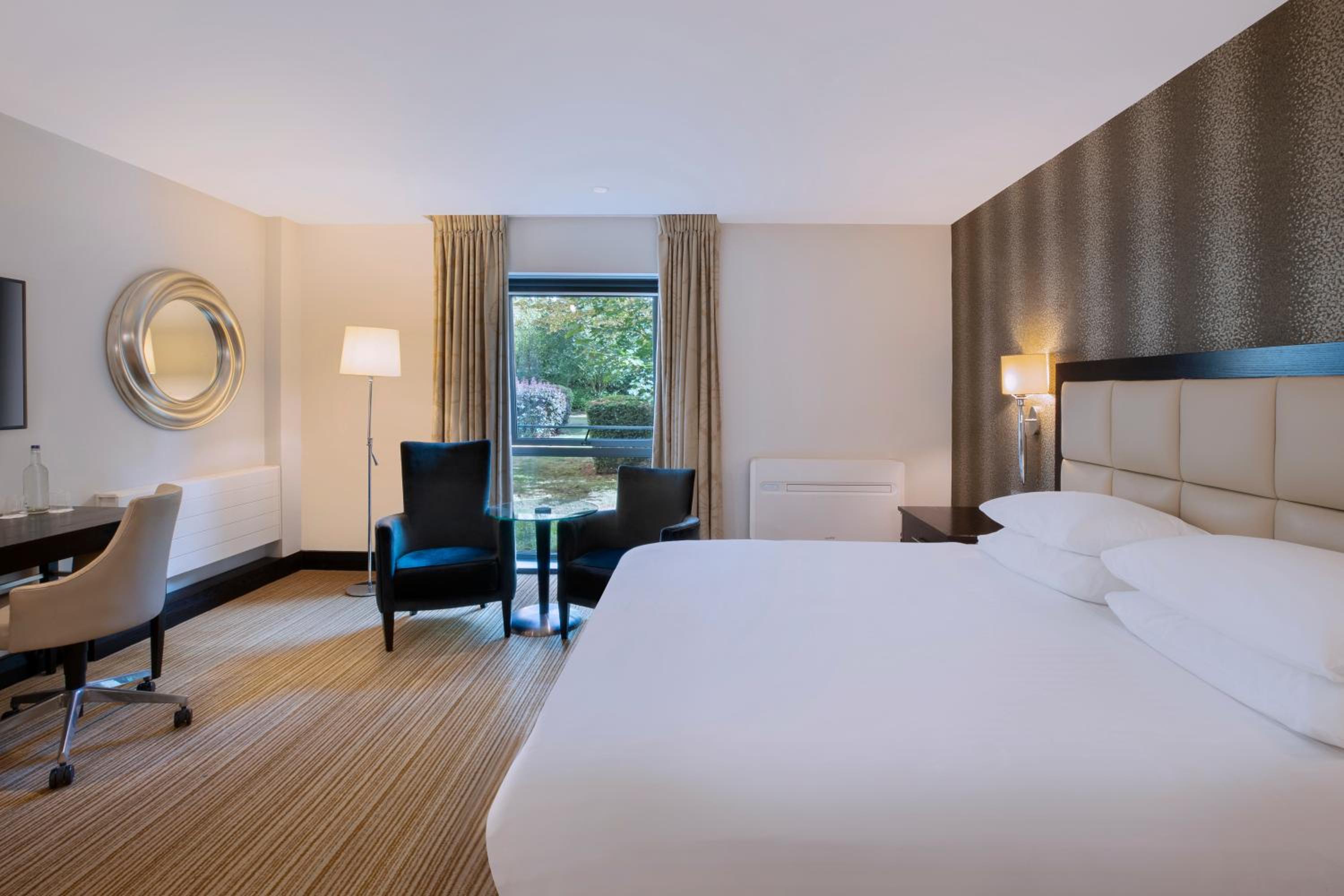 Superior King Room with One King Bed (Non Smoking) photo 2