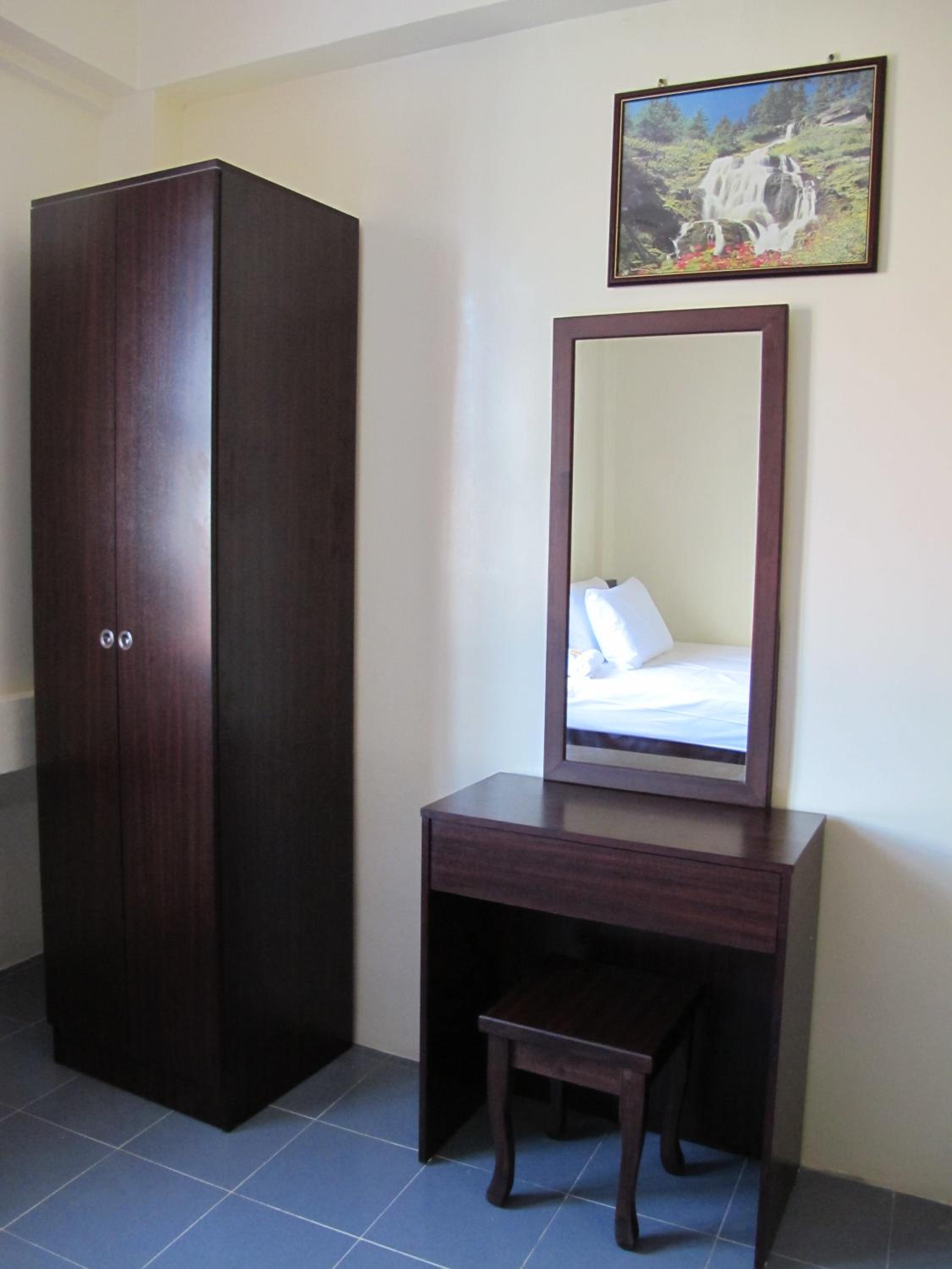 Double or Twin Room - Photo 6